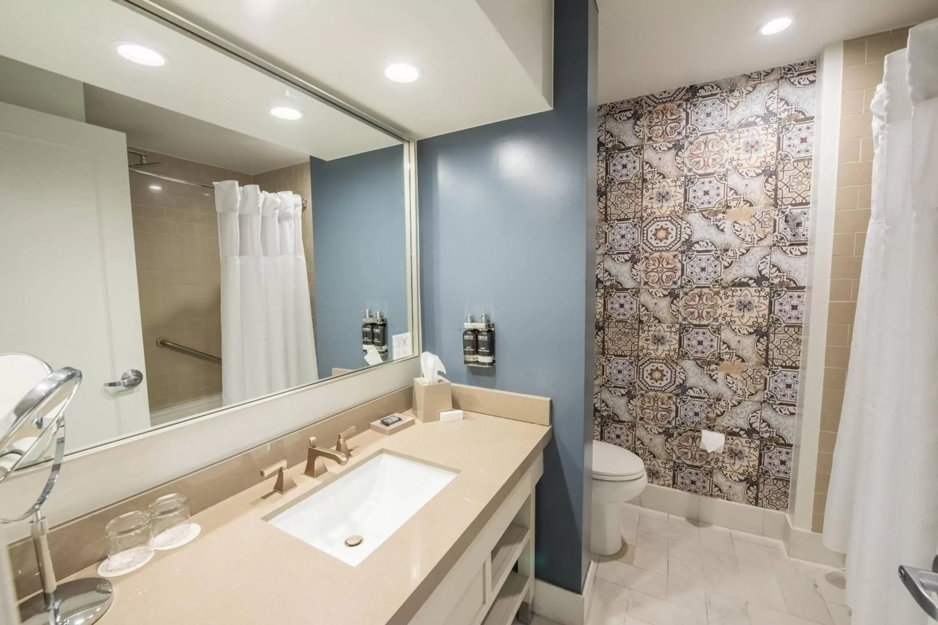 Bathroom in Hotel Colonnade Coral Gables, Autograph Collection