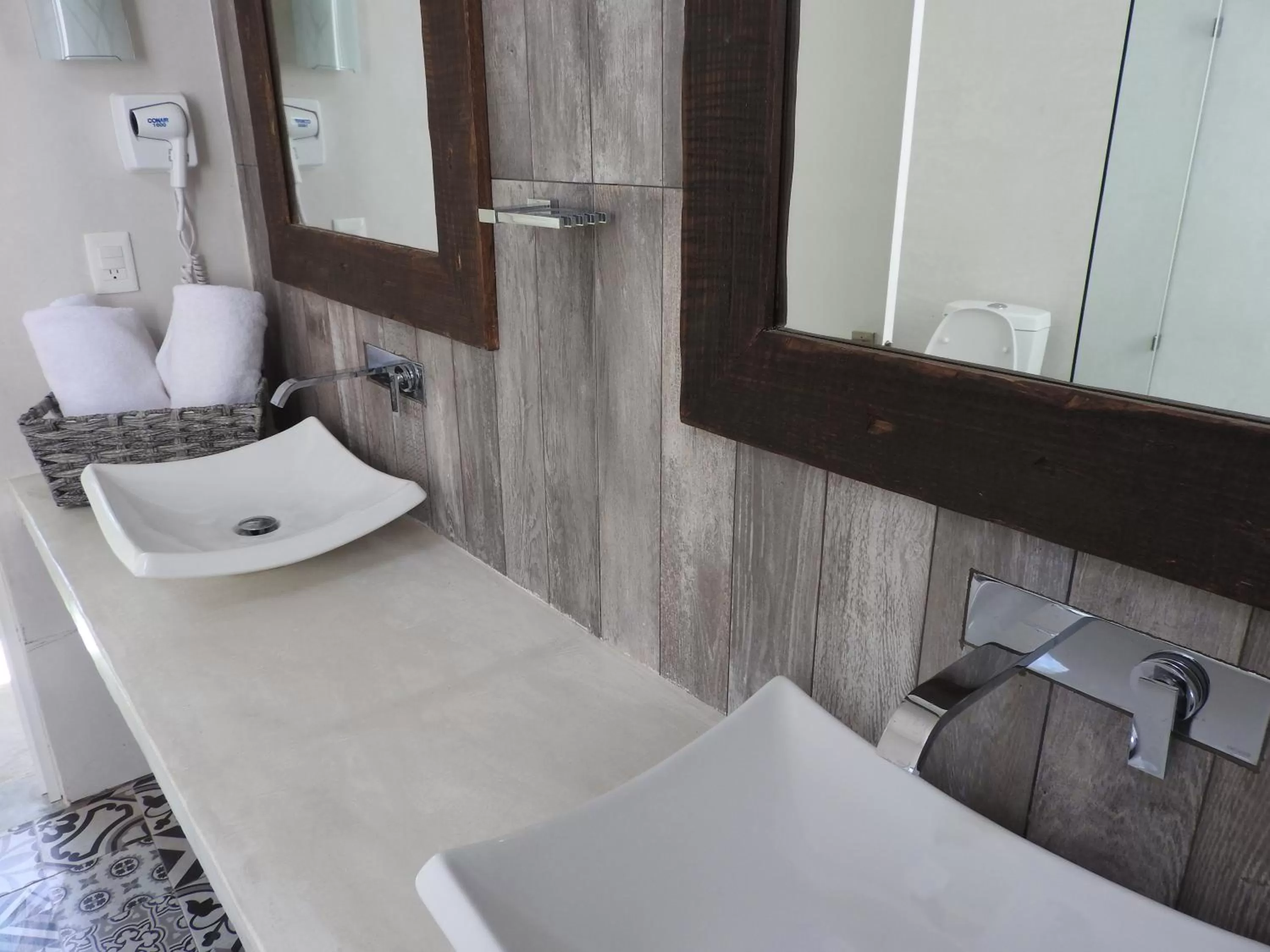 Shower in Villas H2O