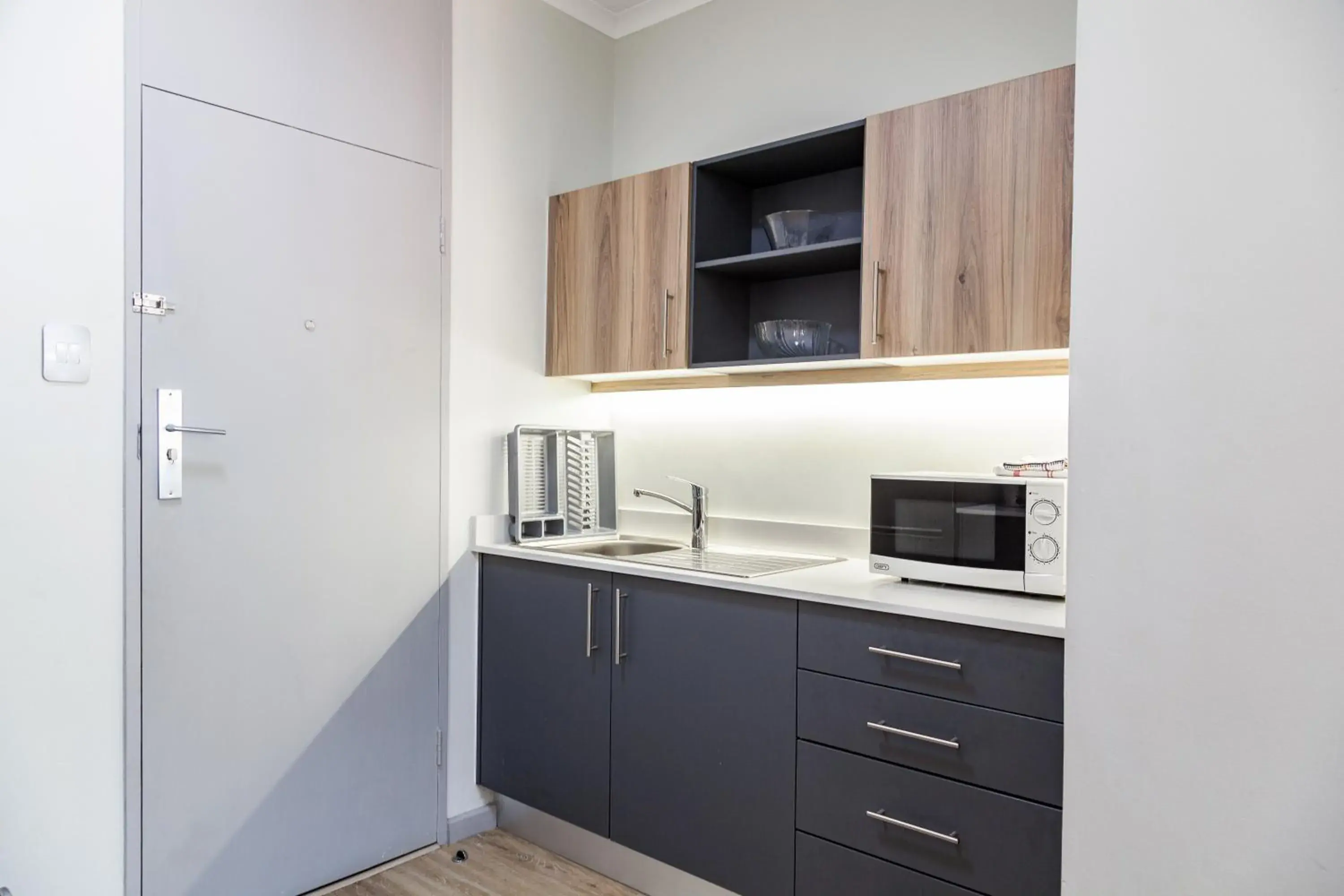 Kitchen or kitchenette, Kitchen/Kitchenette in Gardens Centre Holiday Apartments