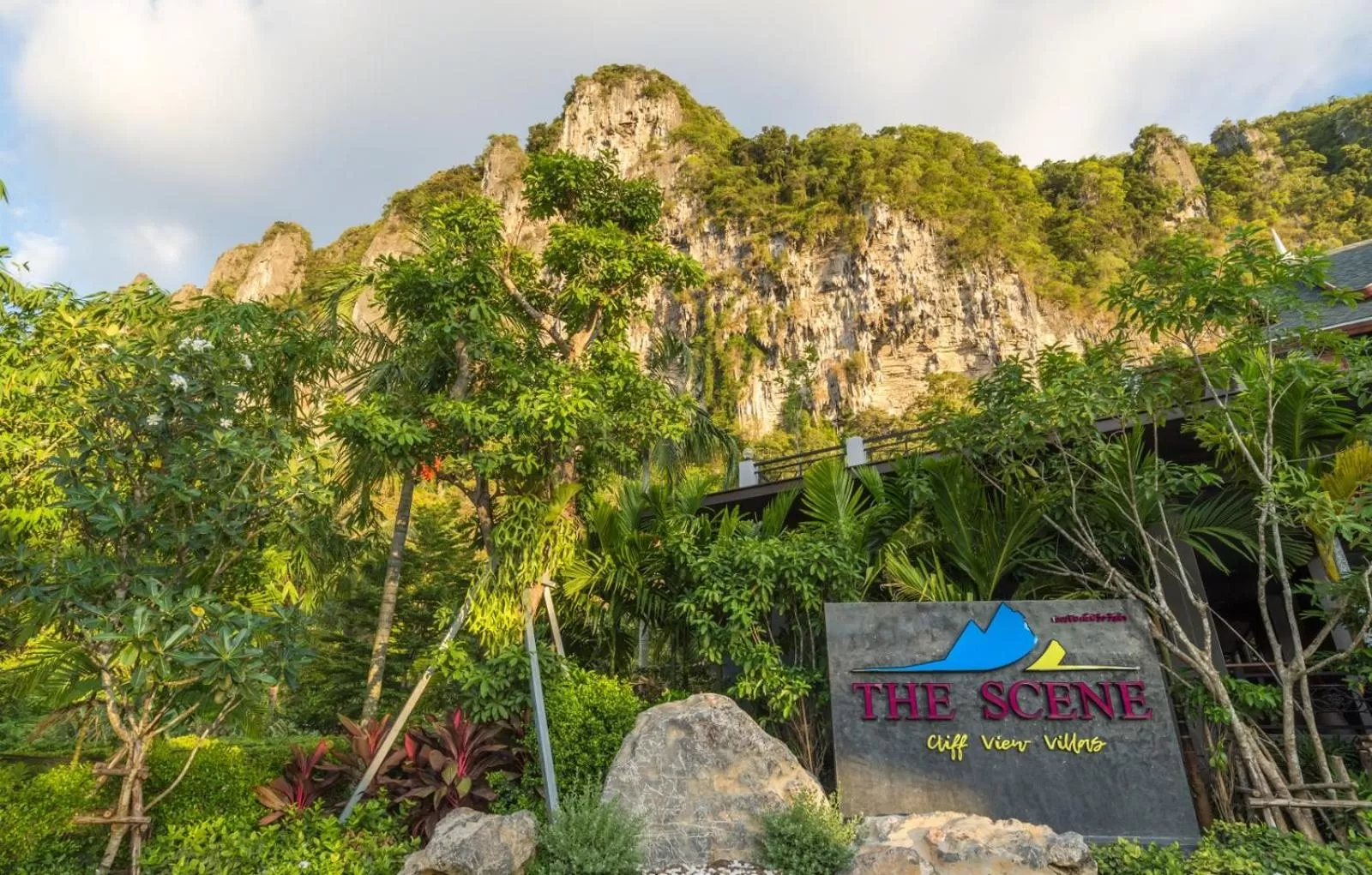 Facade/entrance in The Scene Cliff View Villas