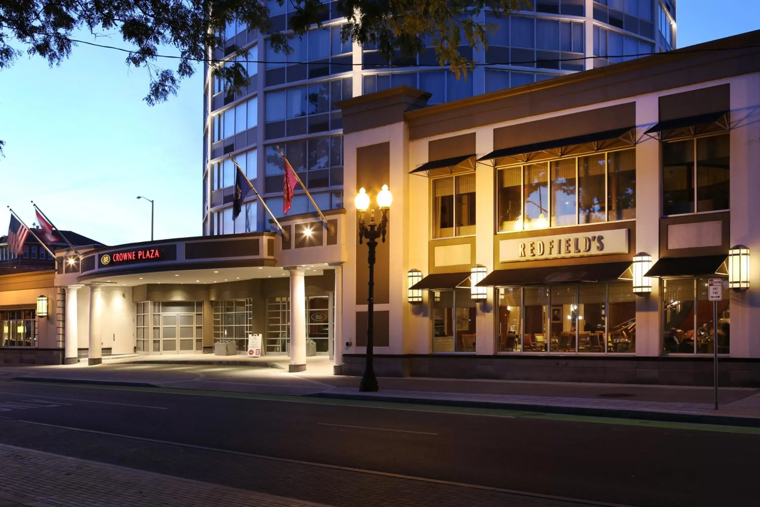 Restaurant/places to eat, Facade/Entrance in Crowne Plaza Syracuse, an IHG Hotel