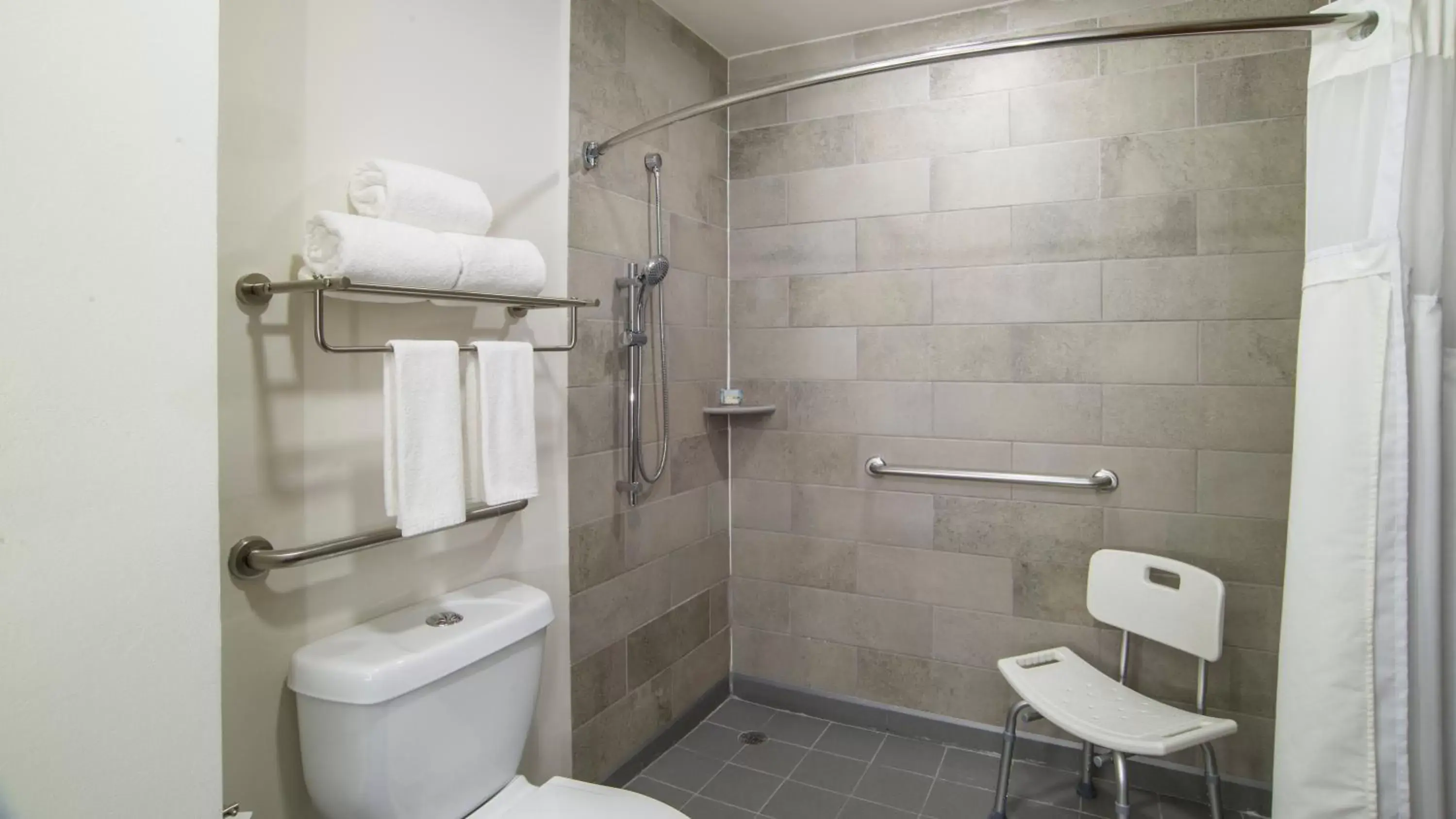 Bathroom in Holiday Inn Express & Suites - Ciudad Obregon, an IHG Hotel