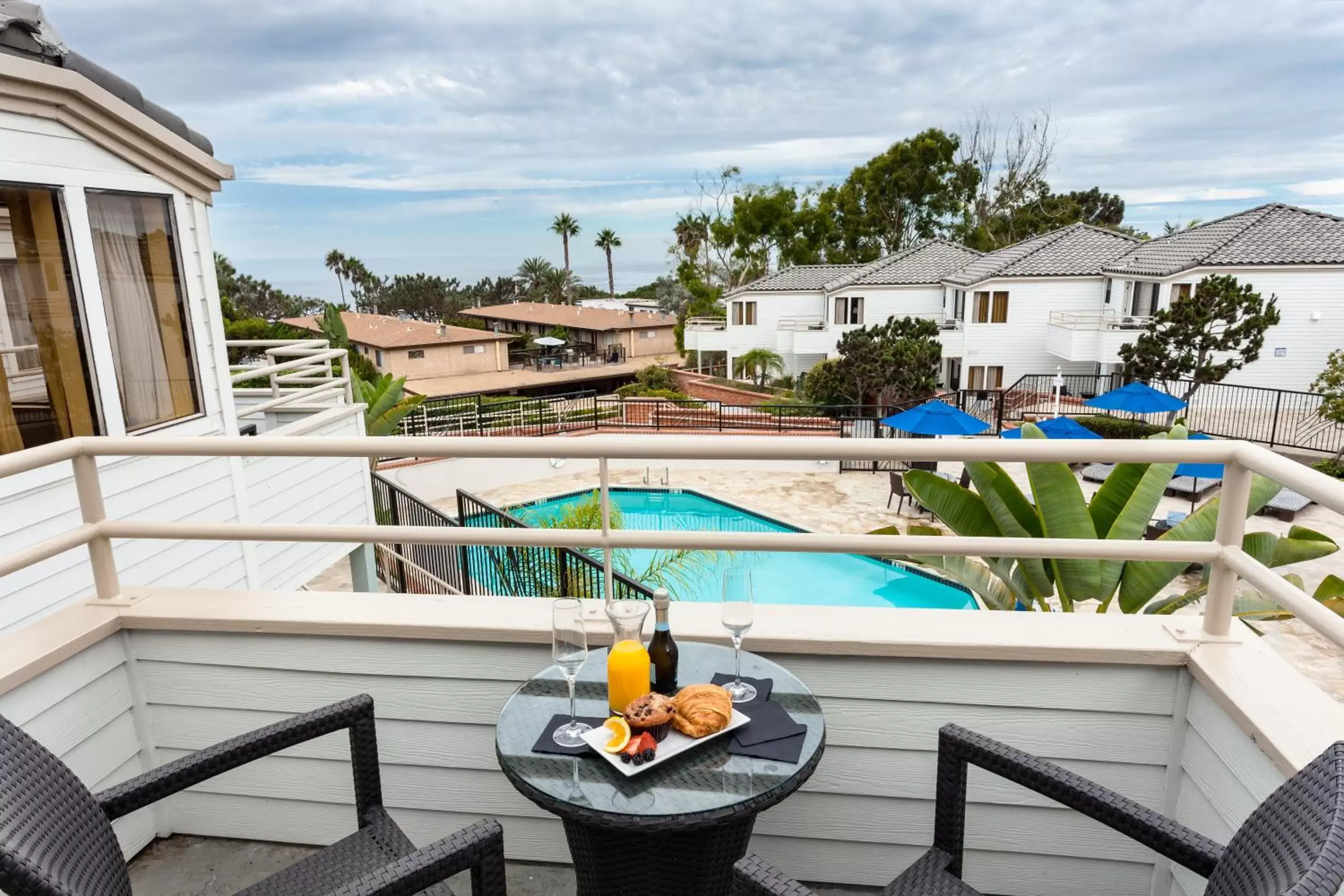 Photo of the whole room, Pool View in Hotel Indigo San Diego Del Mar, an IHG Hotel