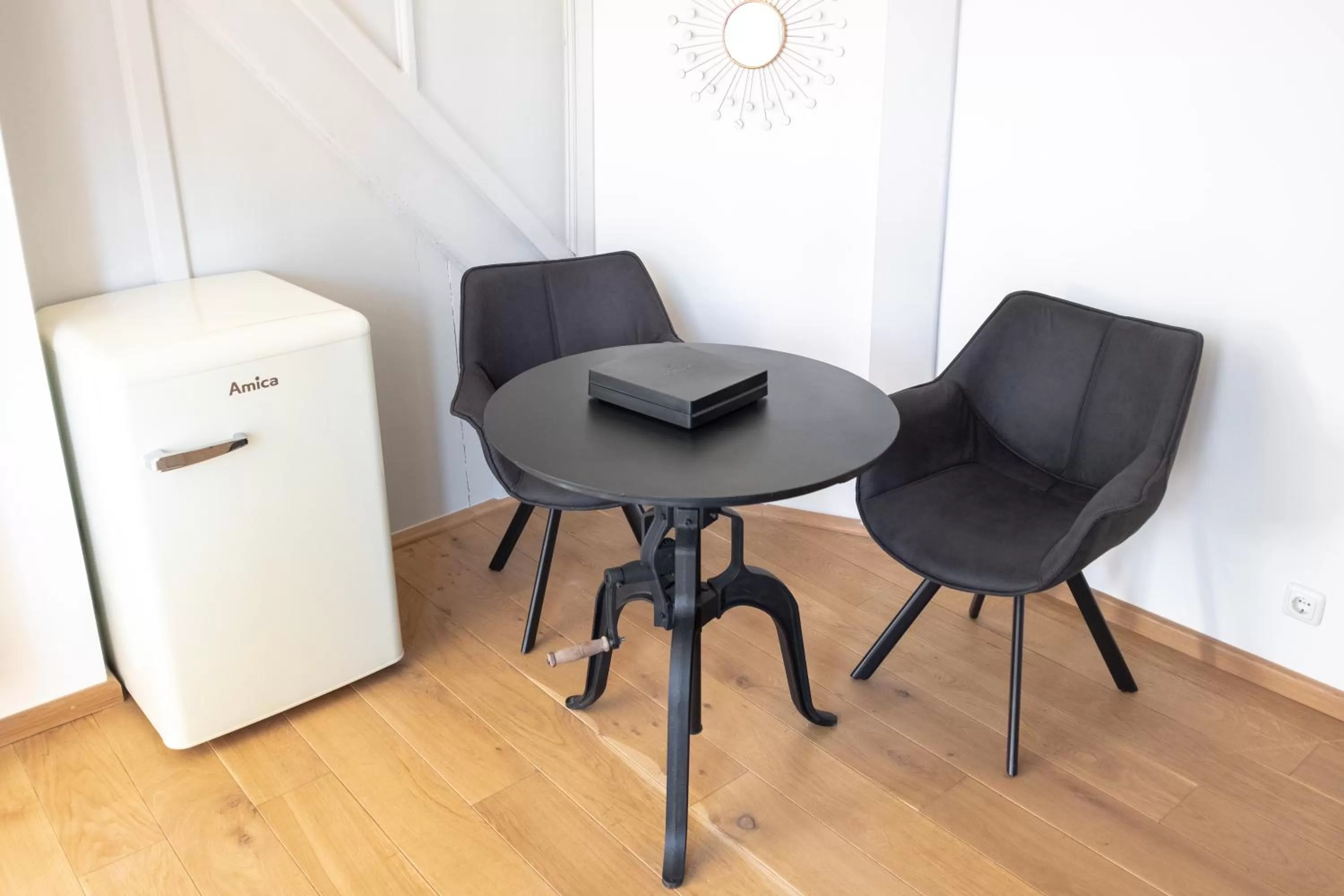 Seating area in ANA Living Augsburg City Center by Arthotel ANA - Self-Service-Hotel