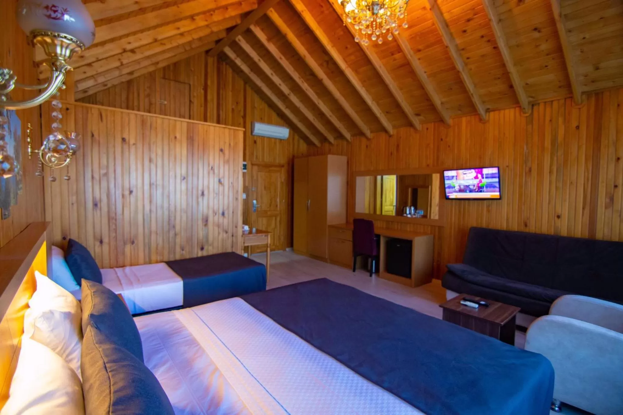 TV and multimedia, Bed in Sandal Otel