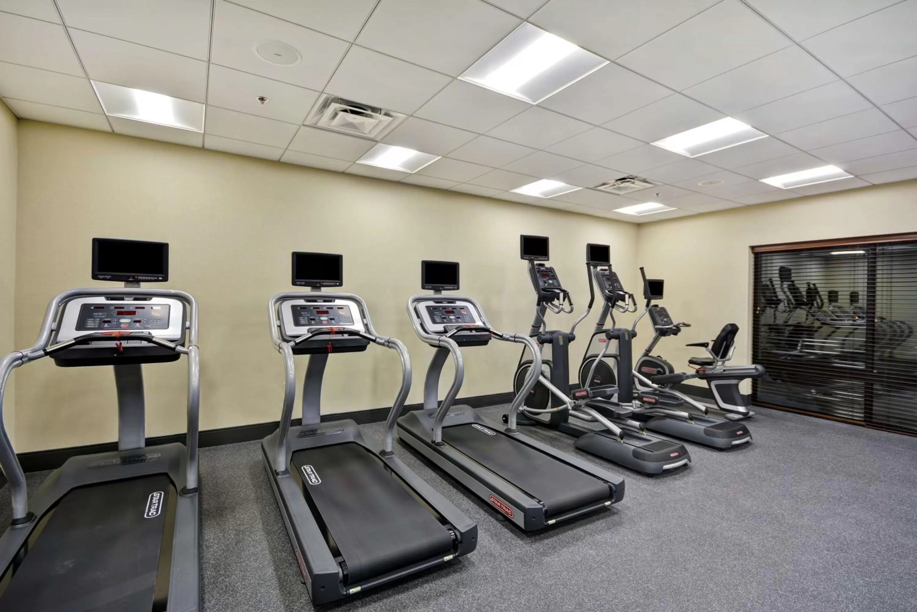 Fitness centre/facilities in Hampton Inn & Suites Grants Pass