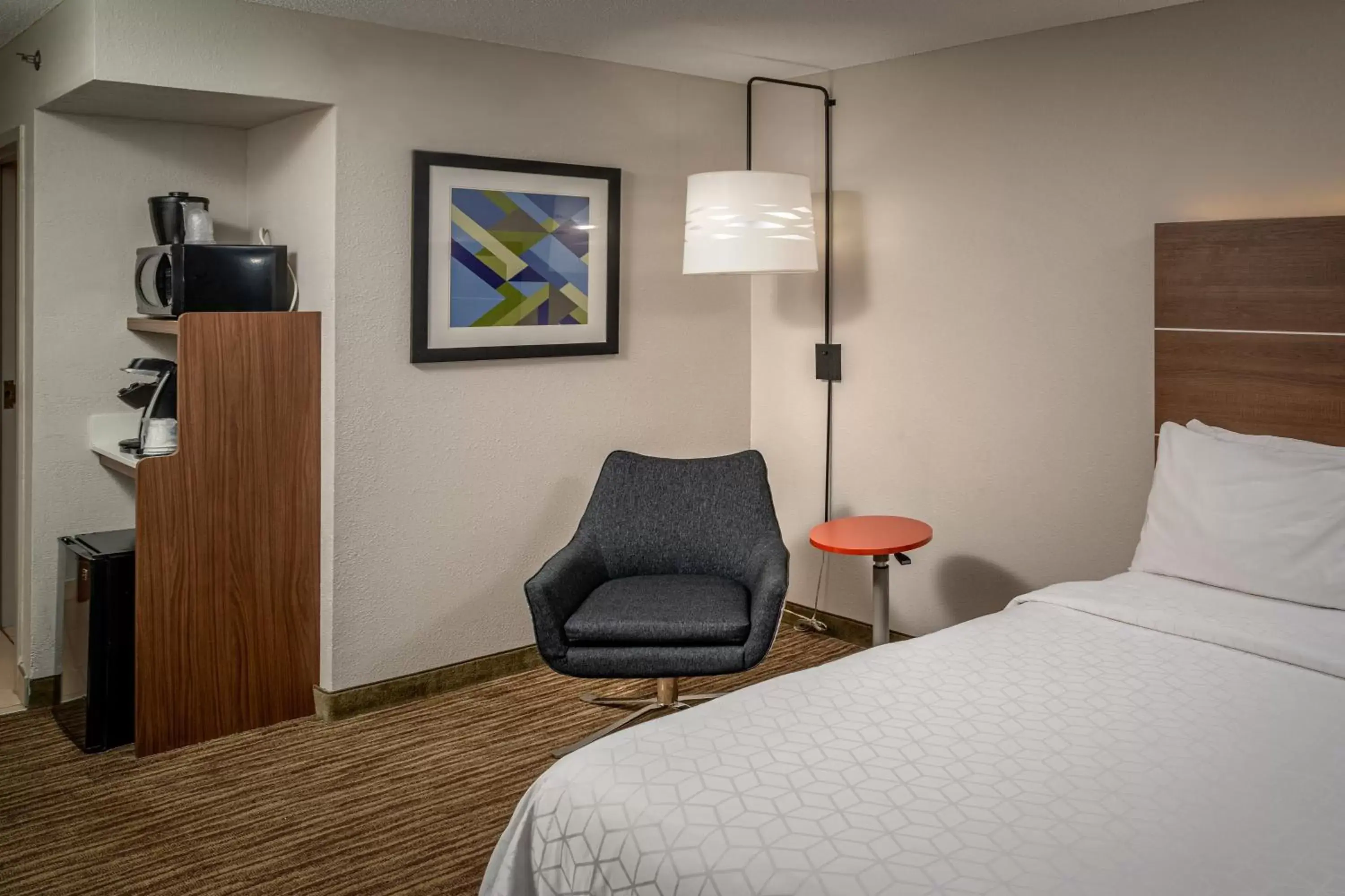 Bedroom, Bed in Holiday Inn Express and Suites Pikeville, an IHG Hotel