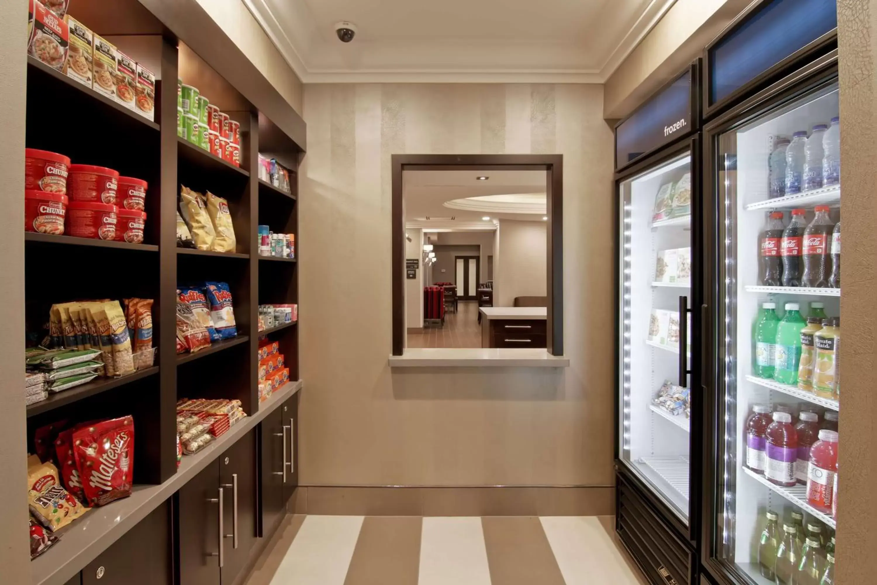 Restaurant/places to eat, Supermarket/Shops in Hampton Inn & Suites by Hilton Toronto Markham
