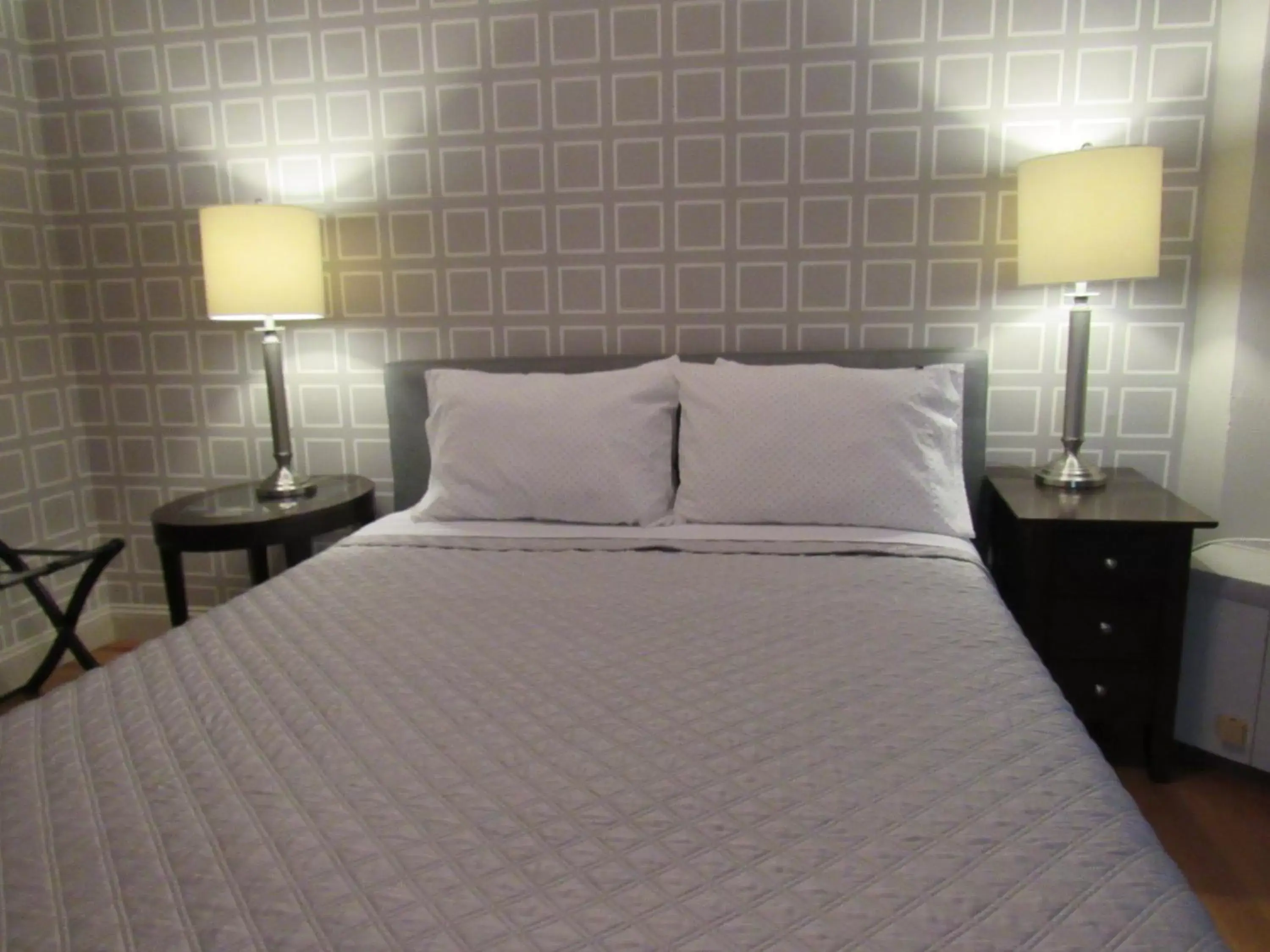 Bed, Room Photo in Washington Park Inn