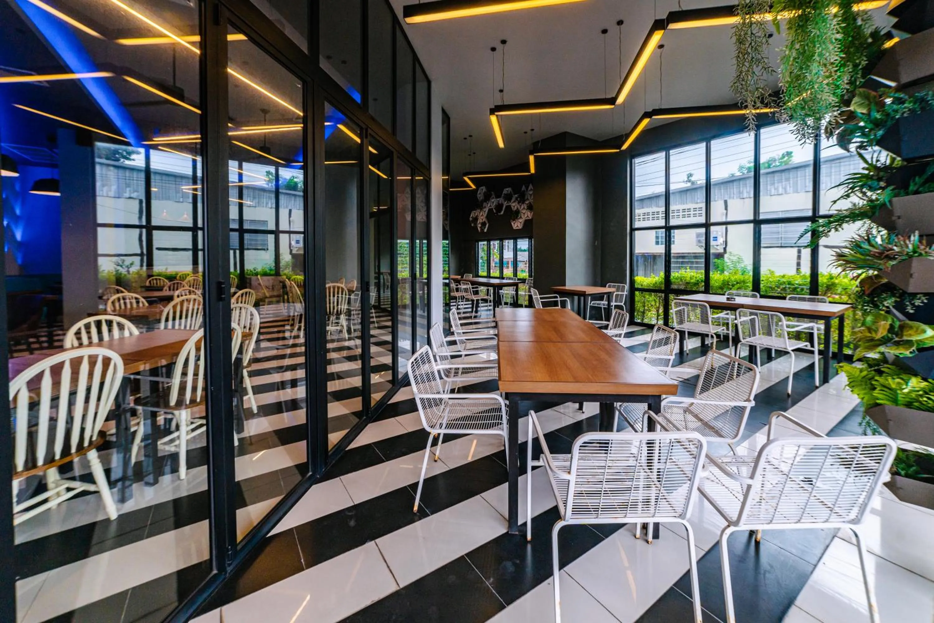 Restaurant/places to eat in Ratana Hotel Sakdidet, PHUKET TOWN