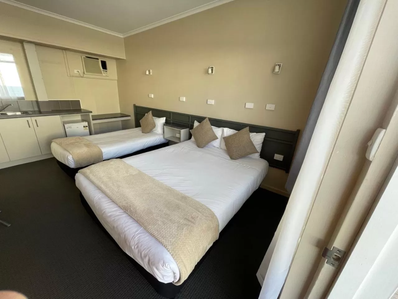 Bed in Astor Hotel Motel