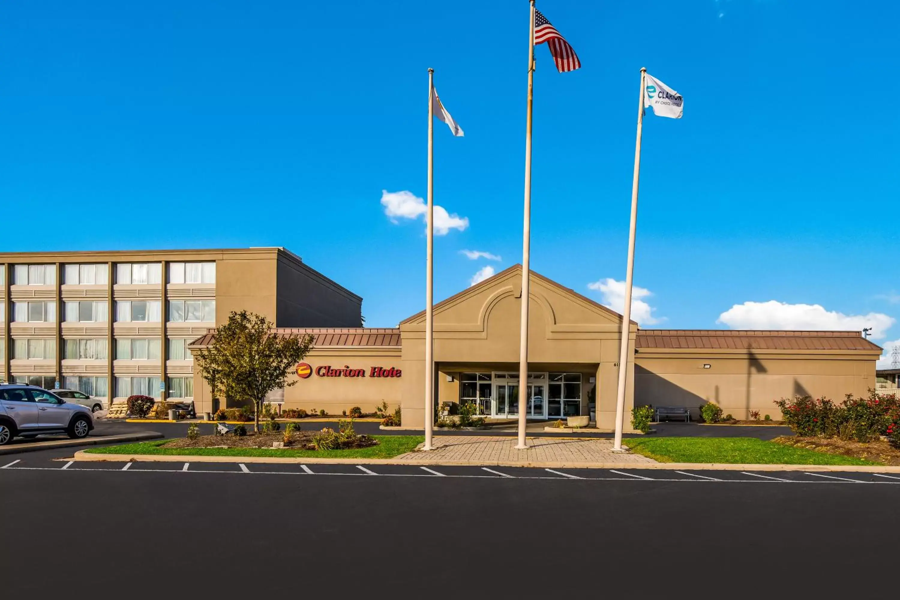 Property Building in Clarion Hotel and Conference Center - Joliet