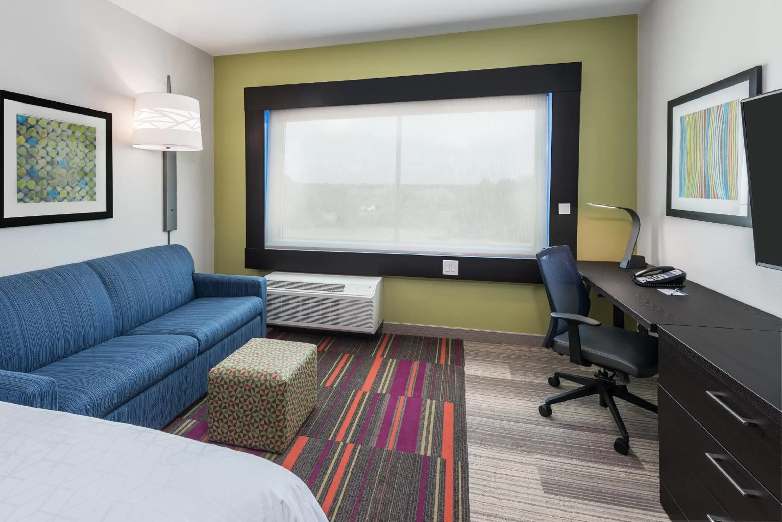 Bedroom in Holiday Inn Express & Suites Bryan - College Station by IHG