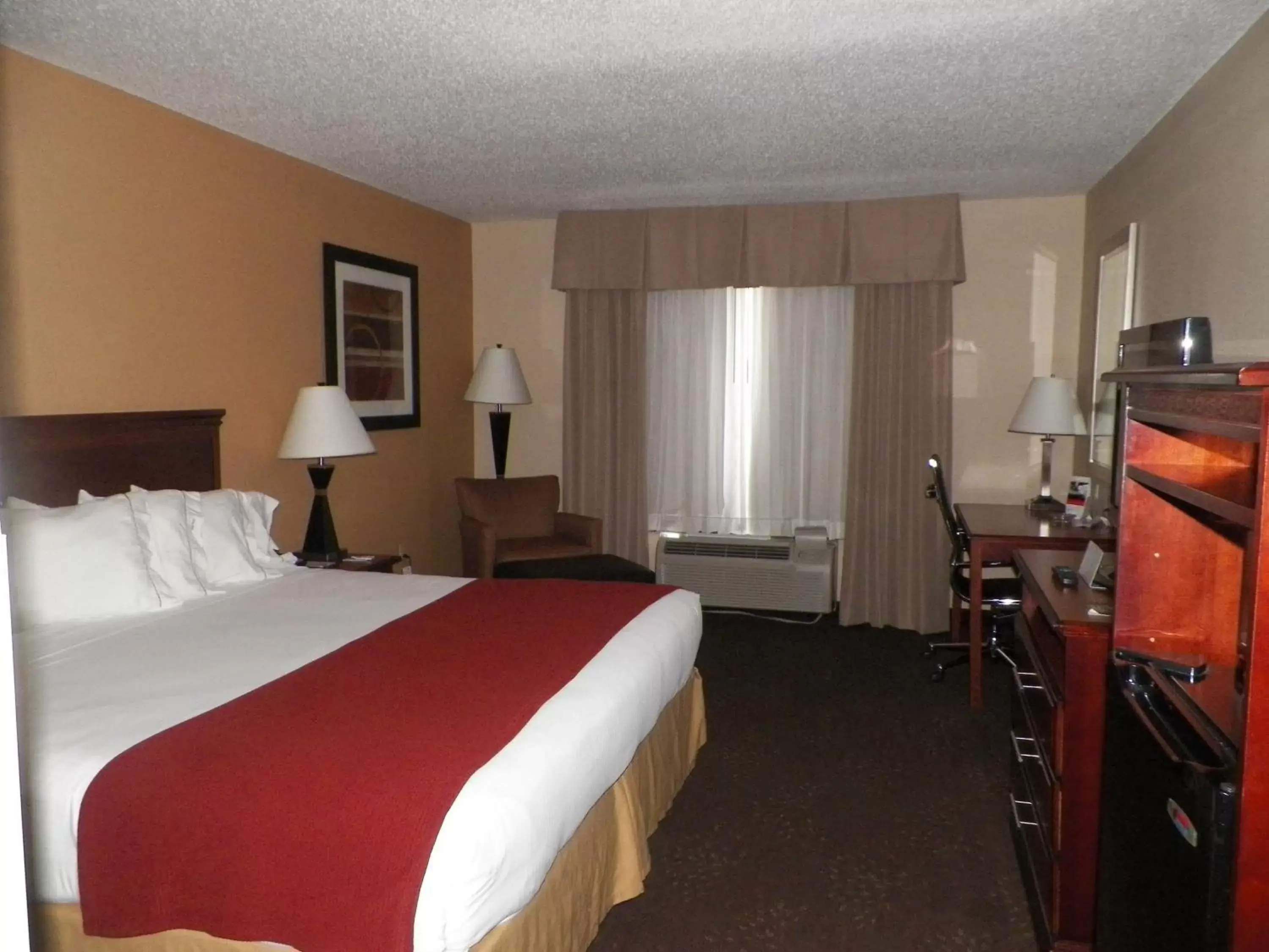Photo of the whole room in Holiday Inn Express Hotel & Suites Forest, an IHG Hotel