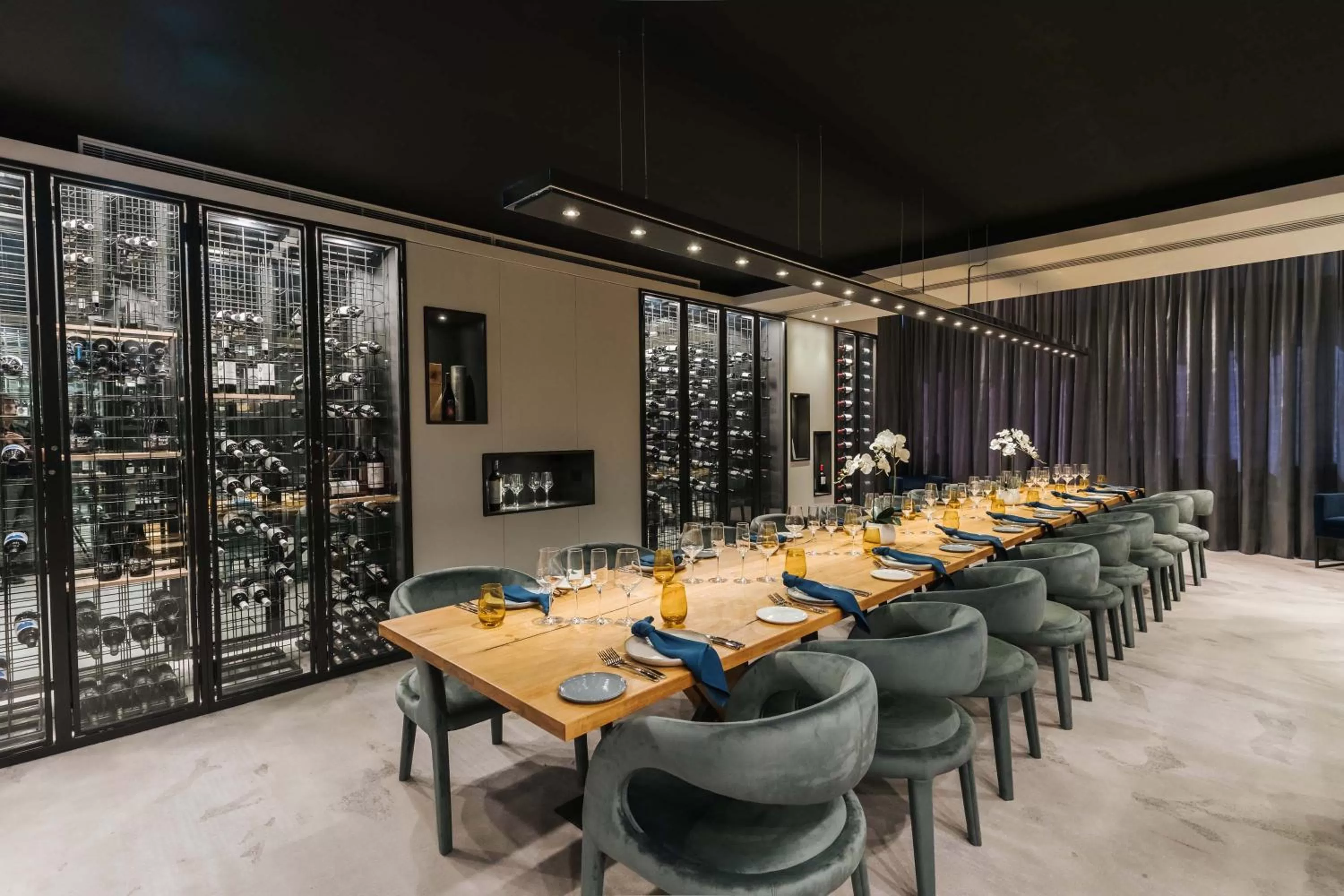 Restaurant/places to eat in Peppers Waymouth Hotel