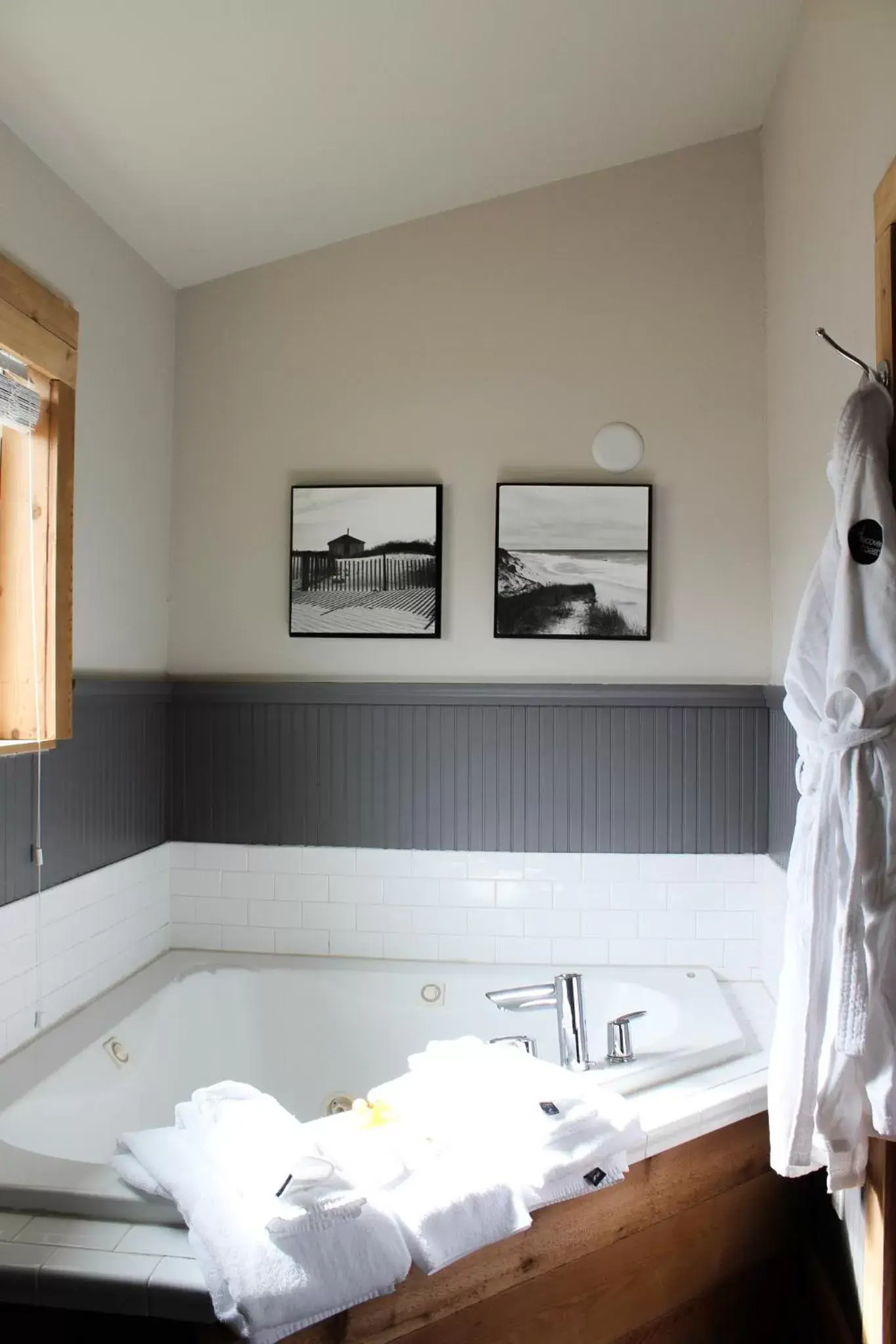 Bathroom, Bed in Inn at Discovery Coast