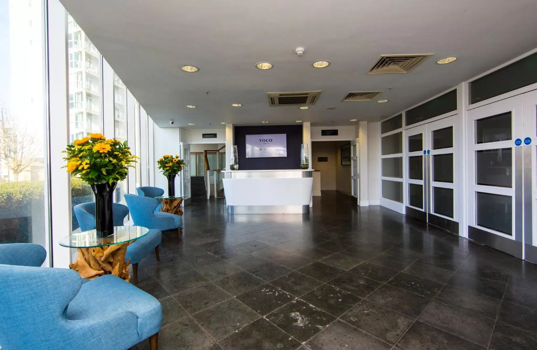 Restaurant/places to eat, Lobby/Reception in voco St. David's Cardiff, an IHG Hotel