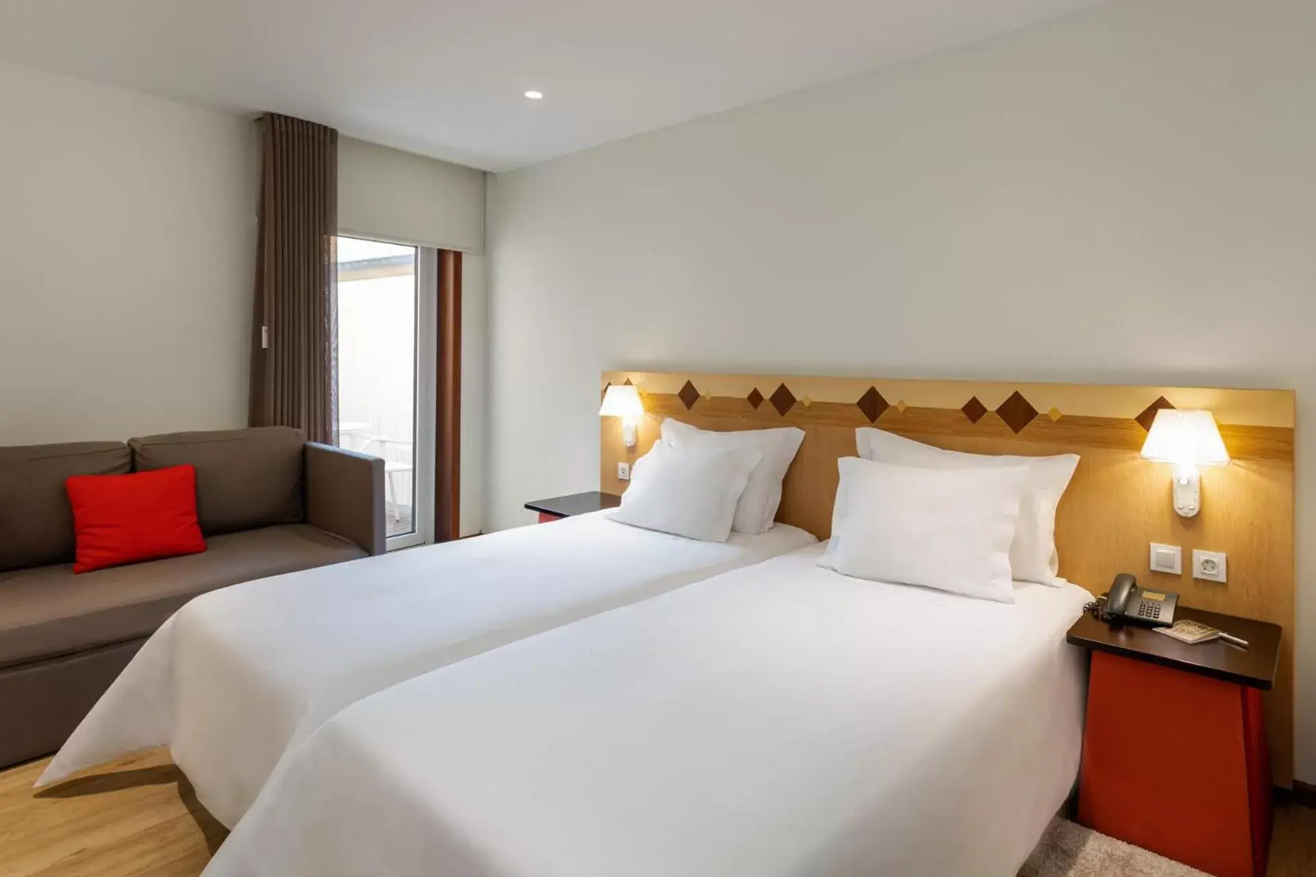 Bedroom, Bed in Hotel Aveiro Center