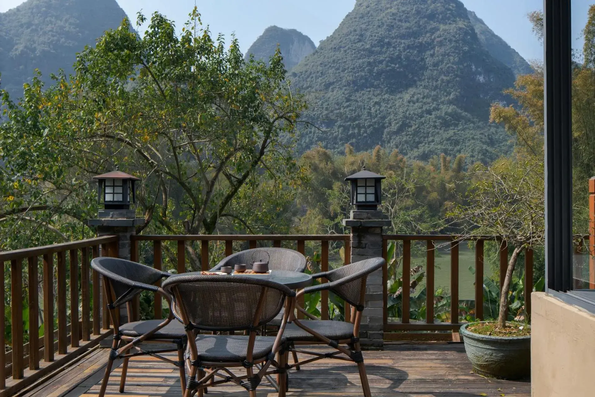 Balcony/Terrace, Mountain View in Yangshuo Moondance Hotel