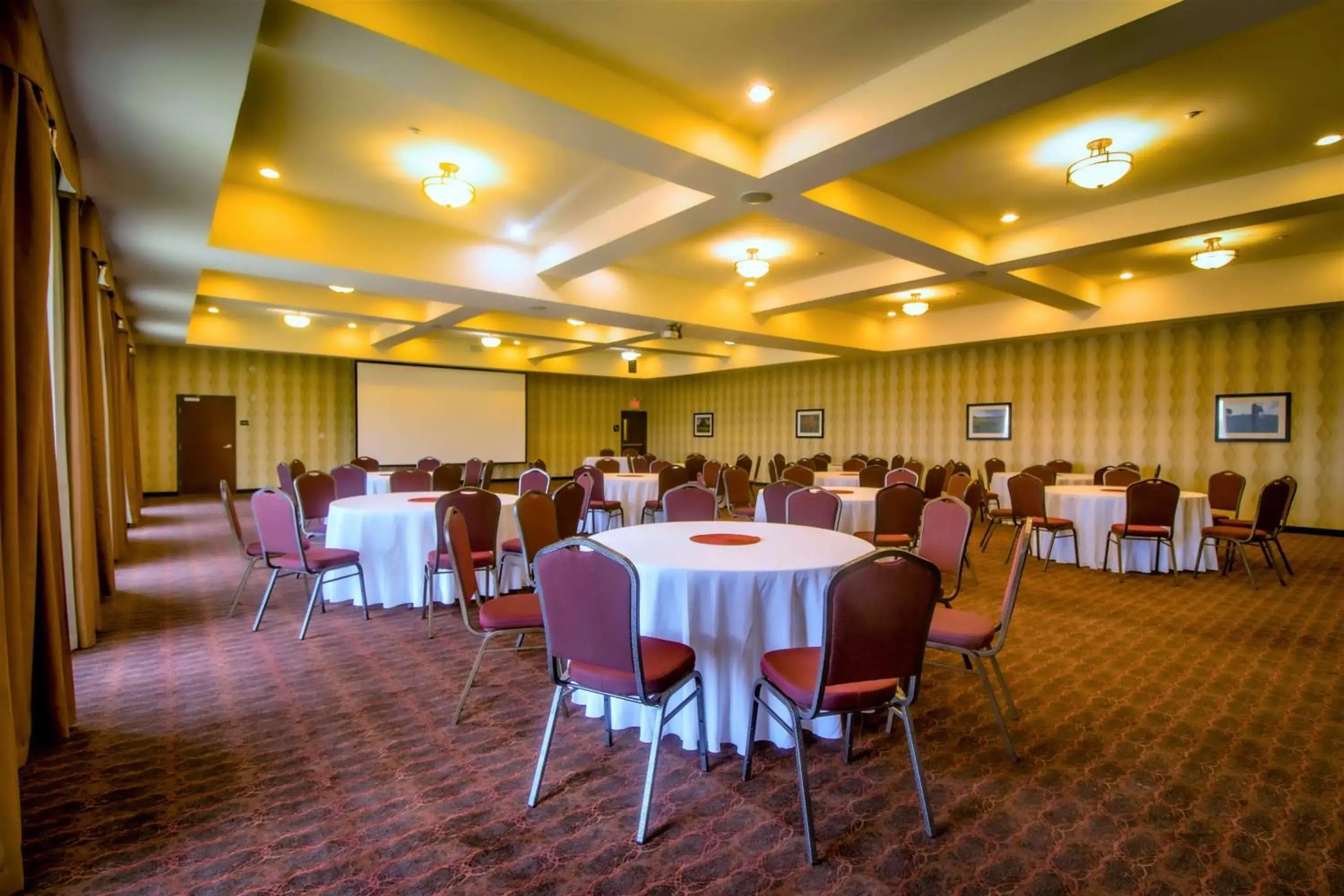 Meeting/conference room, Restaurant/Places to Eat in Hampton Inn & Suites Bastrop