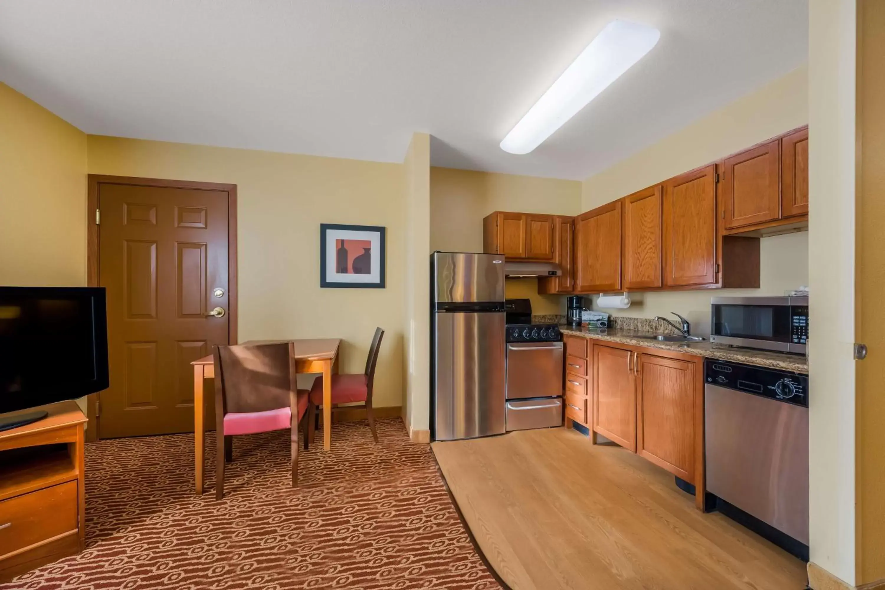 Kitchen or kitchenette, Kitchen/Kitchenette in Sonesta Simply Suites Detroit Novi