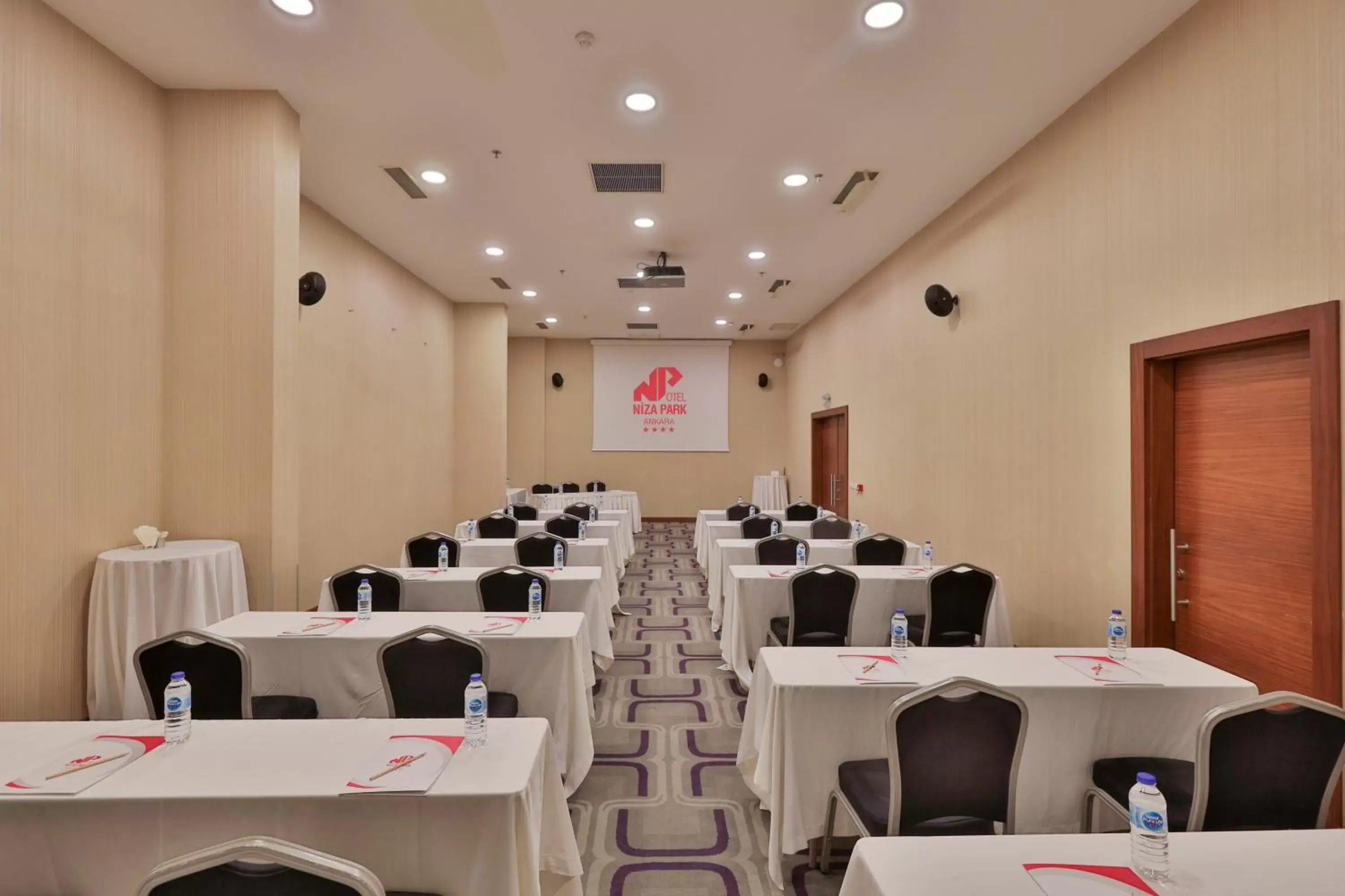 Meeting/conference room in Niza Park Hotel