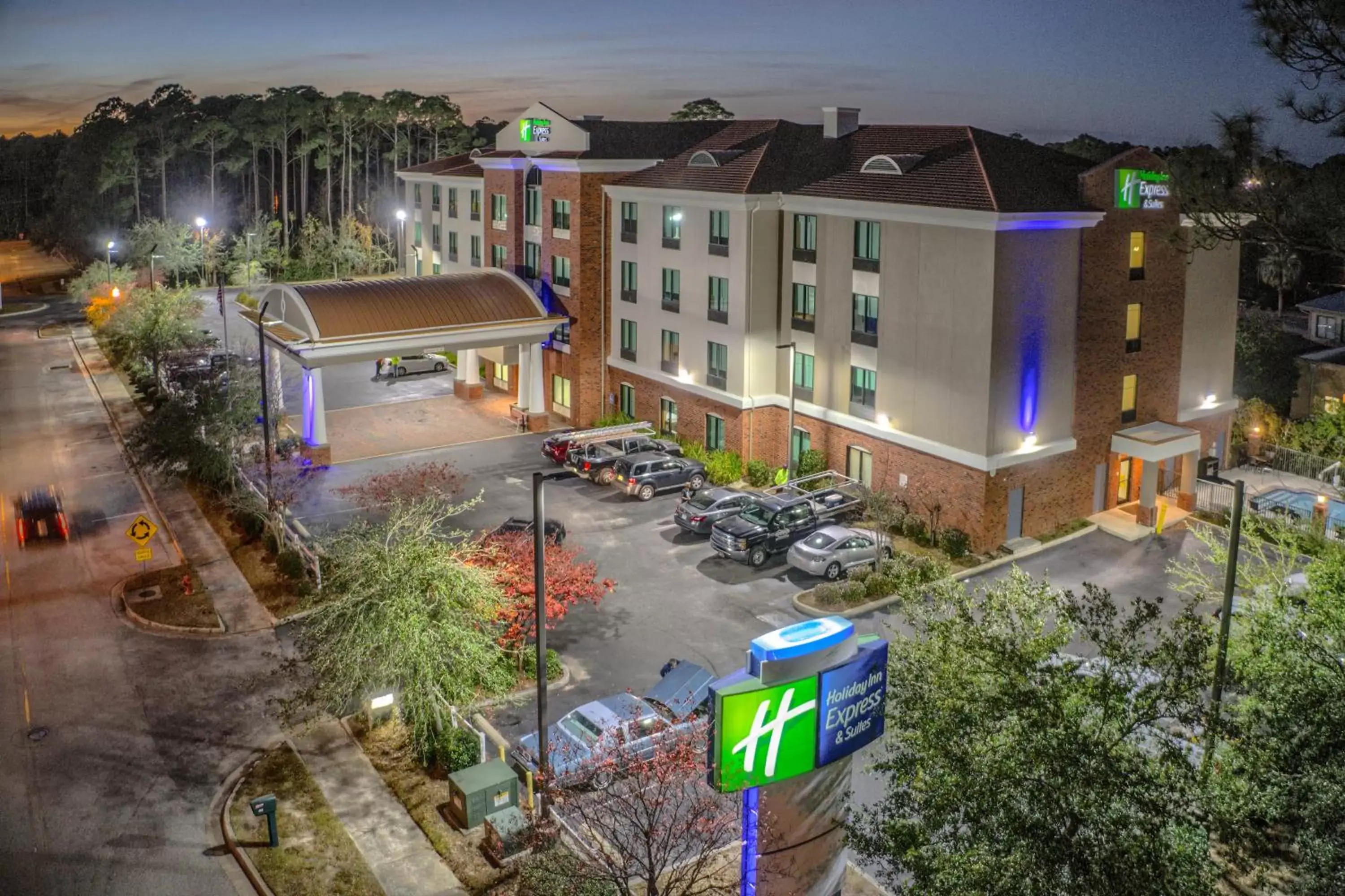 Property building, Pool View in Holiday Inn Express Hotel & Suites Gulf Shores, an IHG Hotel