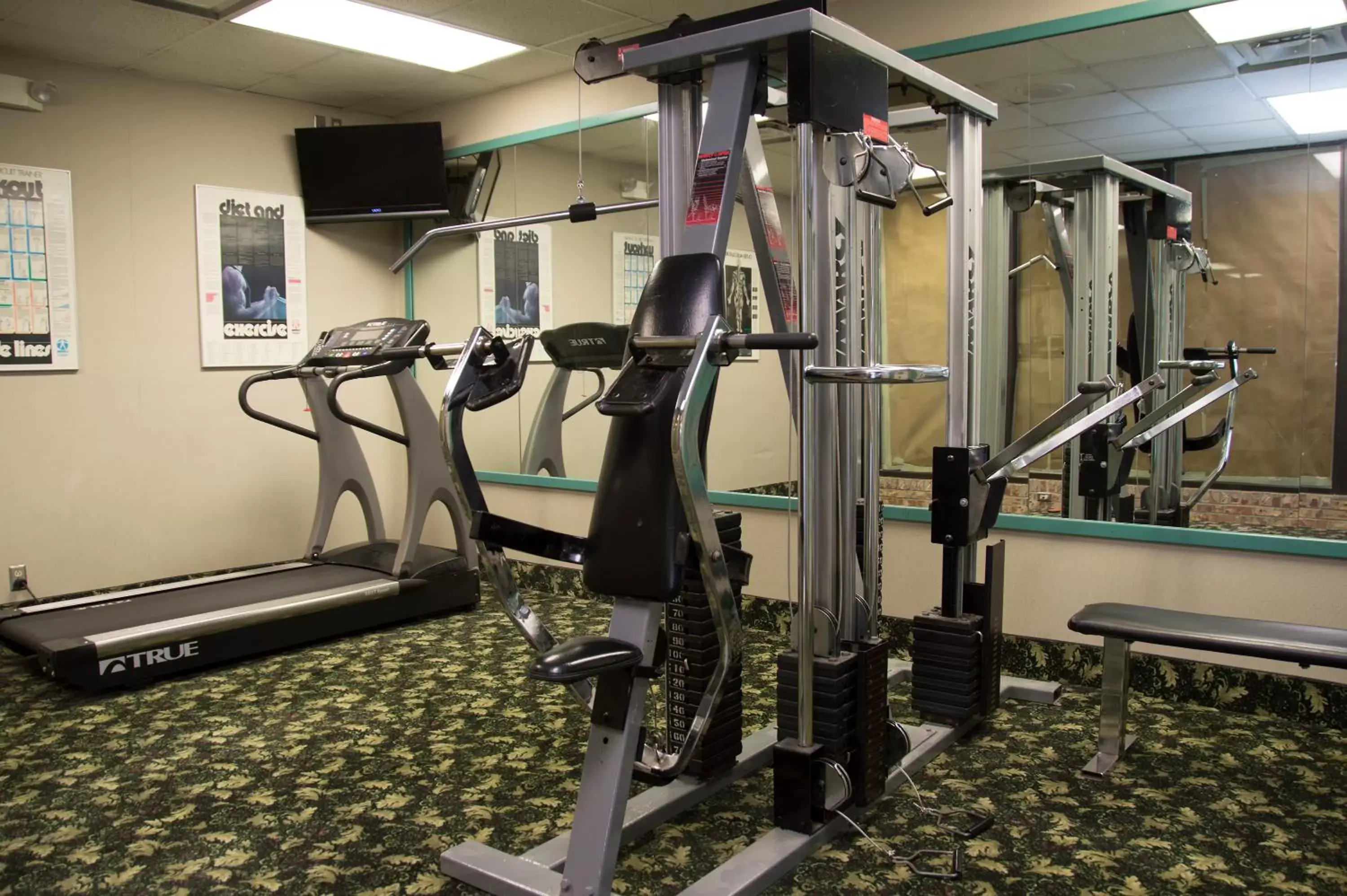 Fitness centre/facilities, Fitness Center/Facilities in Lamplighter Inn & Suites Pittsburg