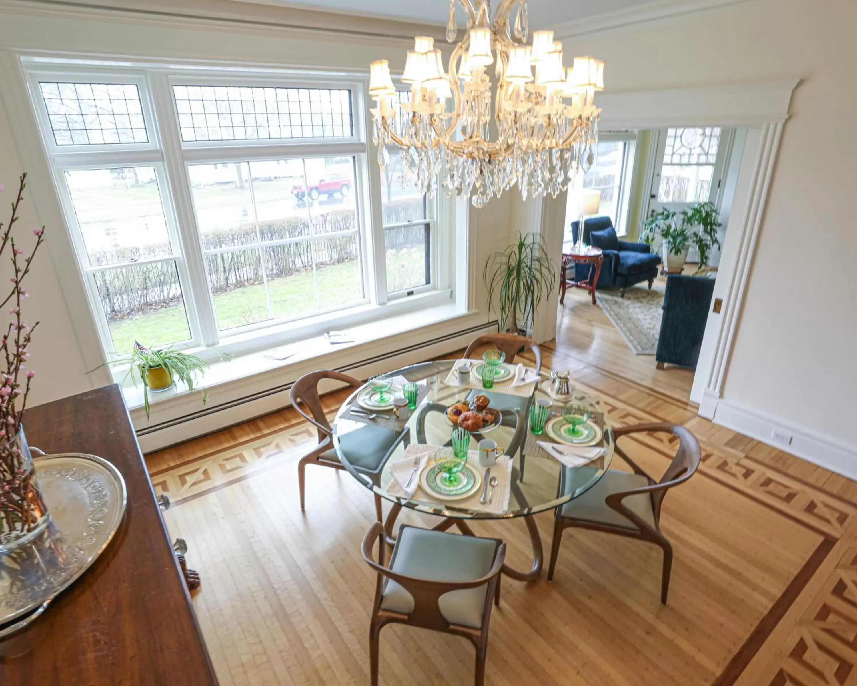 Dining Area in 2W Lake