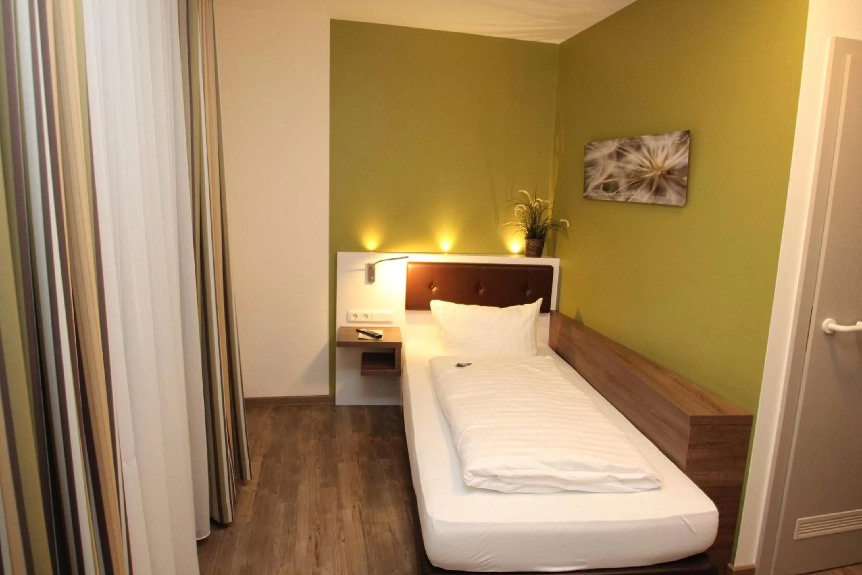 Photo of the whole room, Bed in Gasthof Weißes Roß