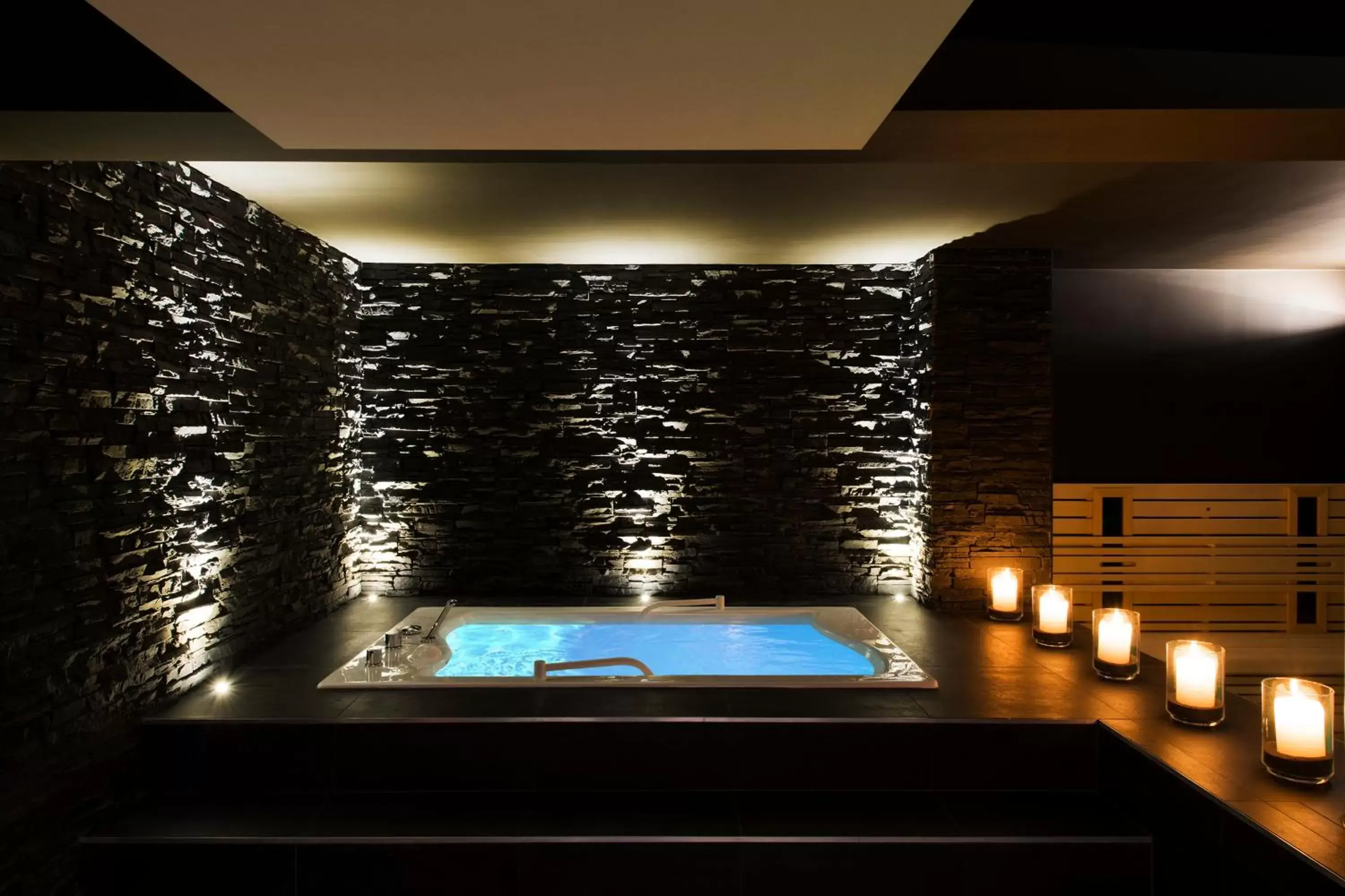 Spa and wellness centre/facilities, Swimming Pool in Hotel The Royal Snail