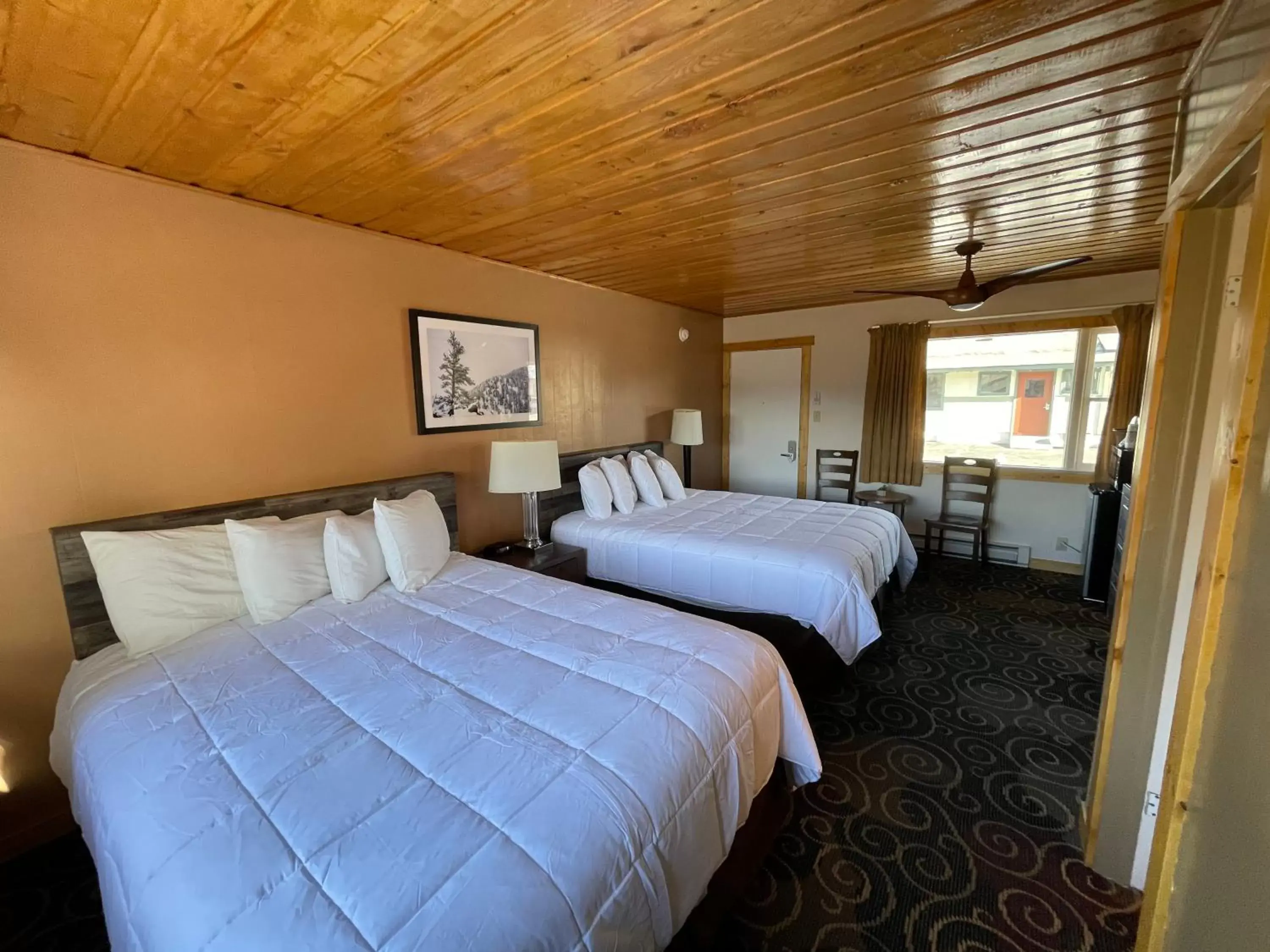 Bedroom, Bed in Estes Mountain Inn