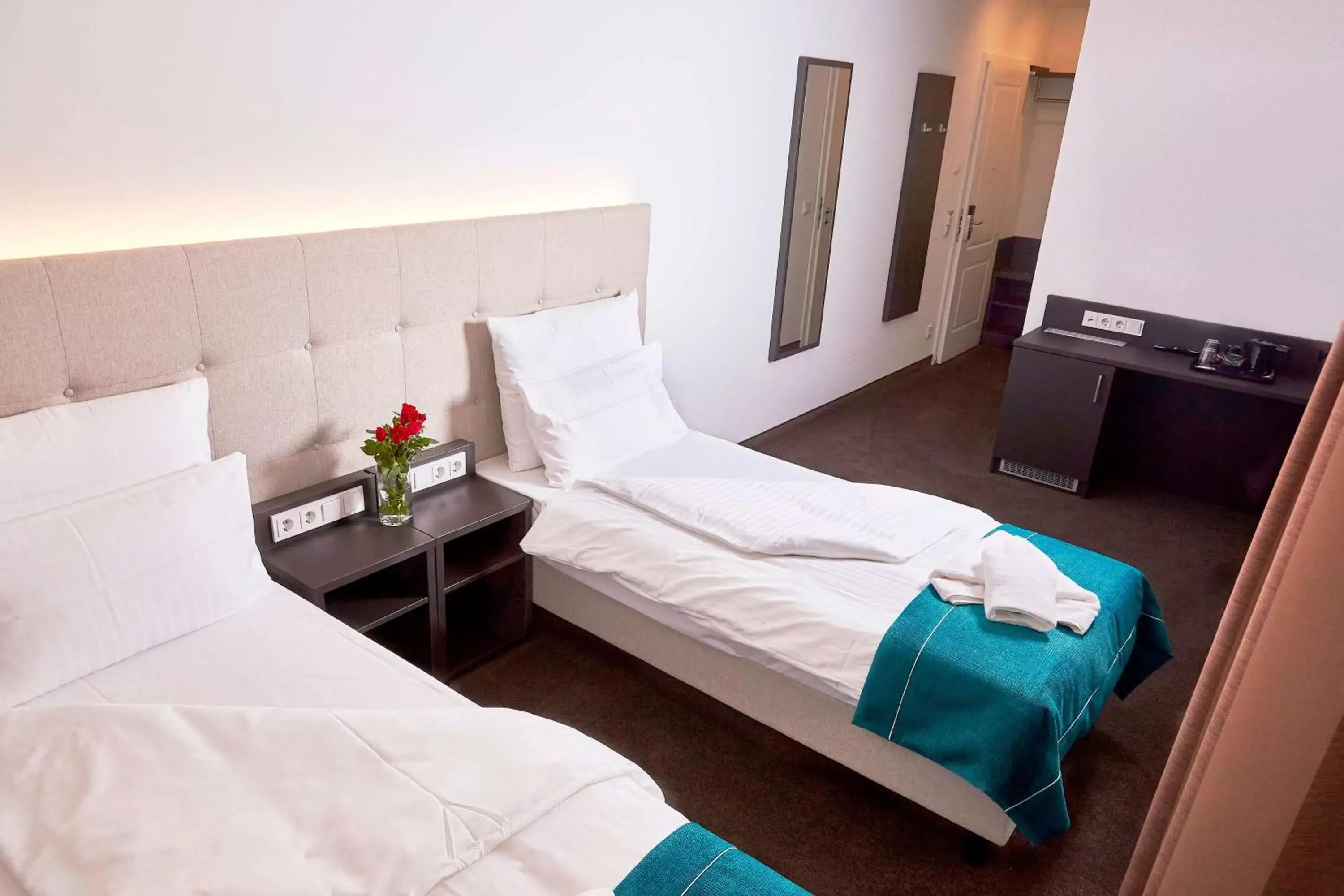 Standard Twin Room in The Monument Hotel - BW Signature Collection Standard Twin Room in The Monument Hotel - BW Signature Collection