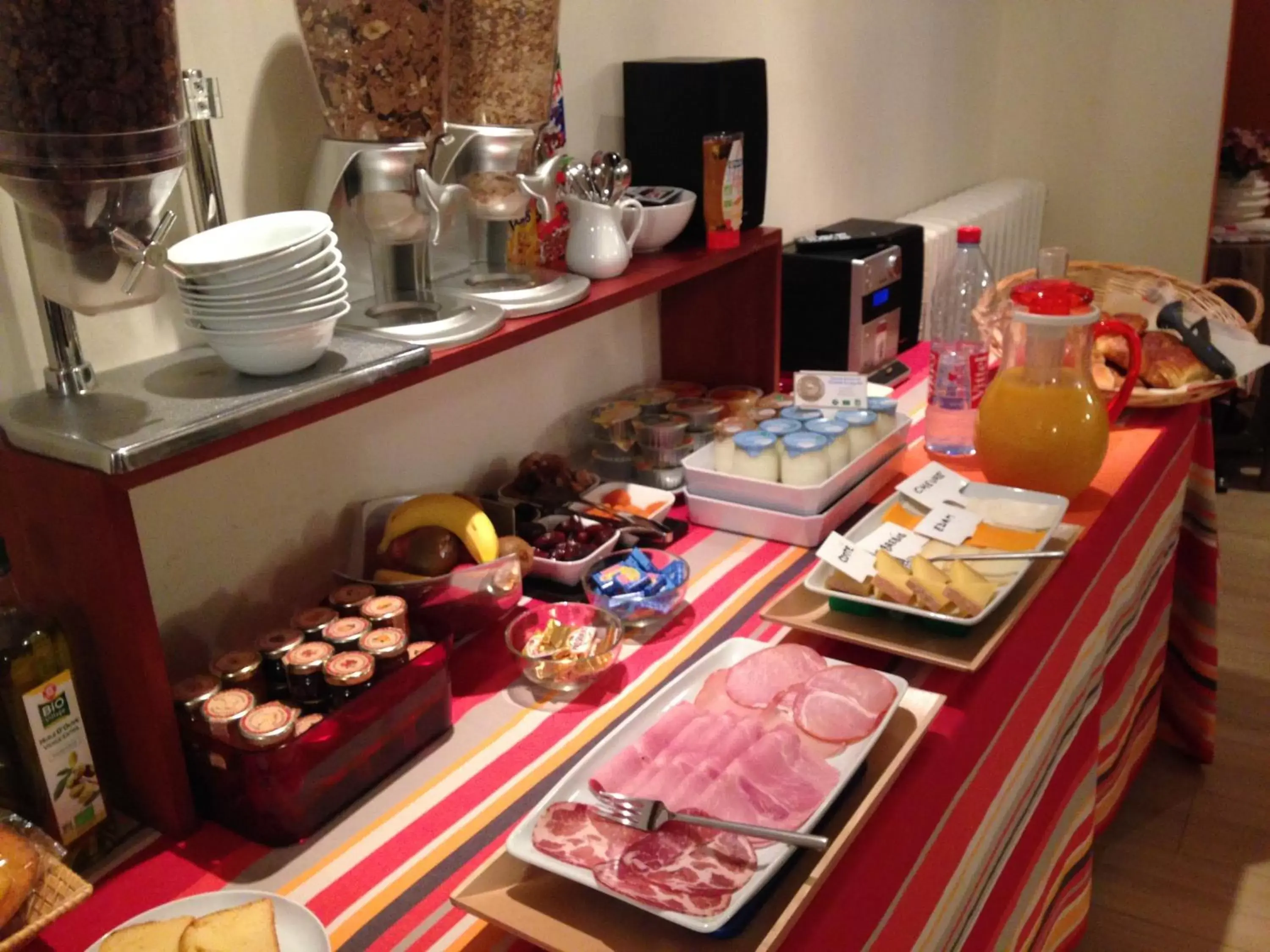 Buffet breakfast, Food in Hotel Le Relais Saint-Jacques