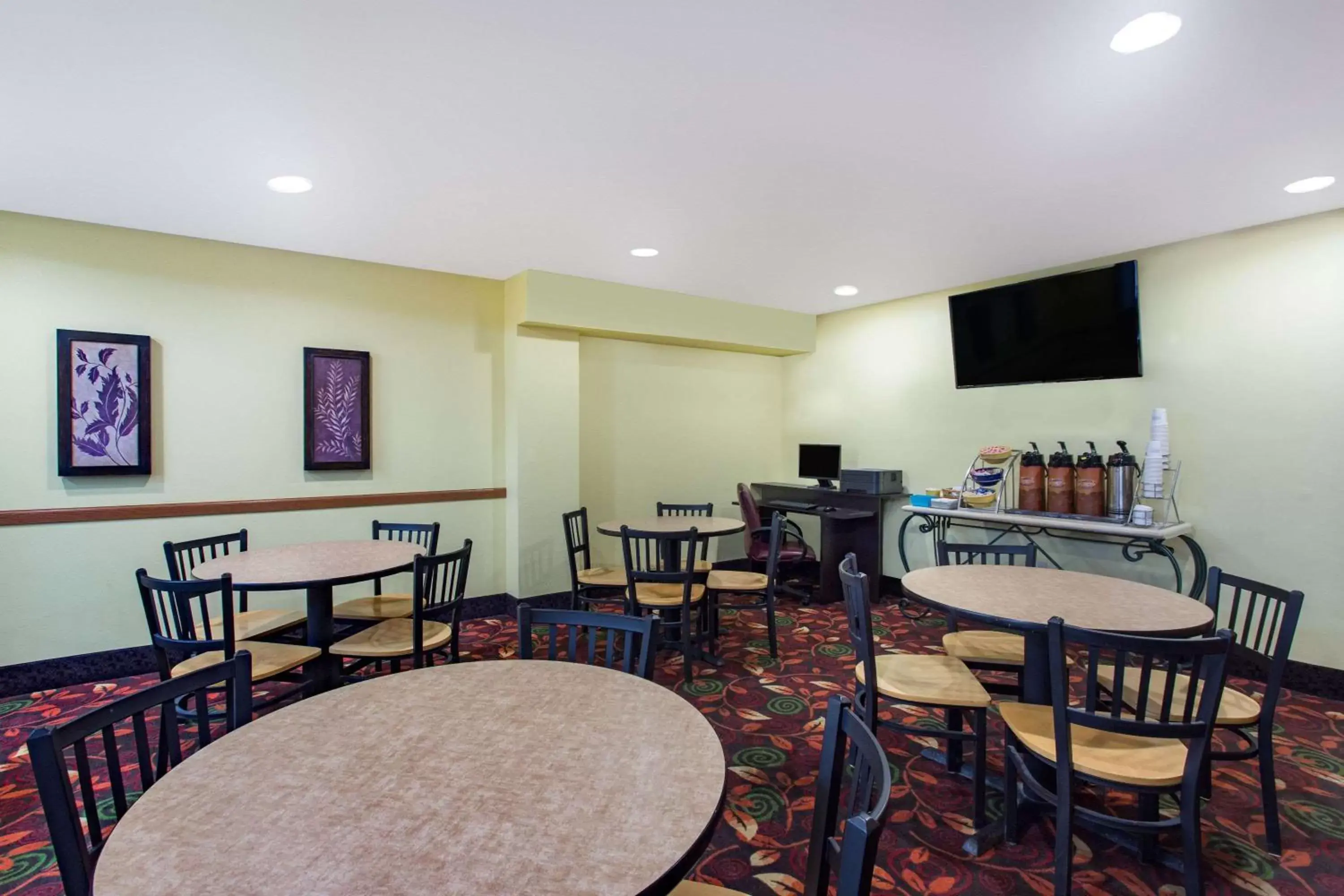 Restaurant/Places to Eat in Days Inn by Wyndham Austin
