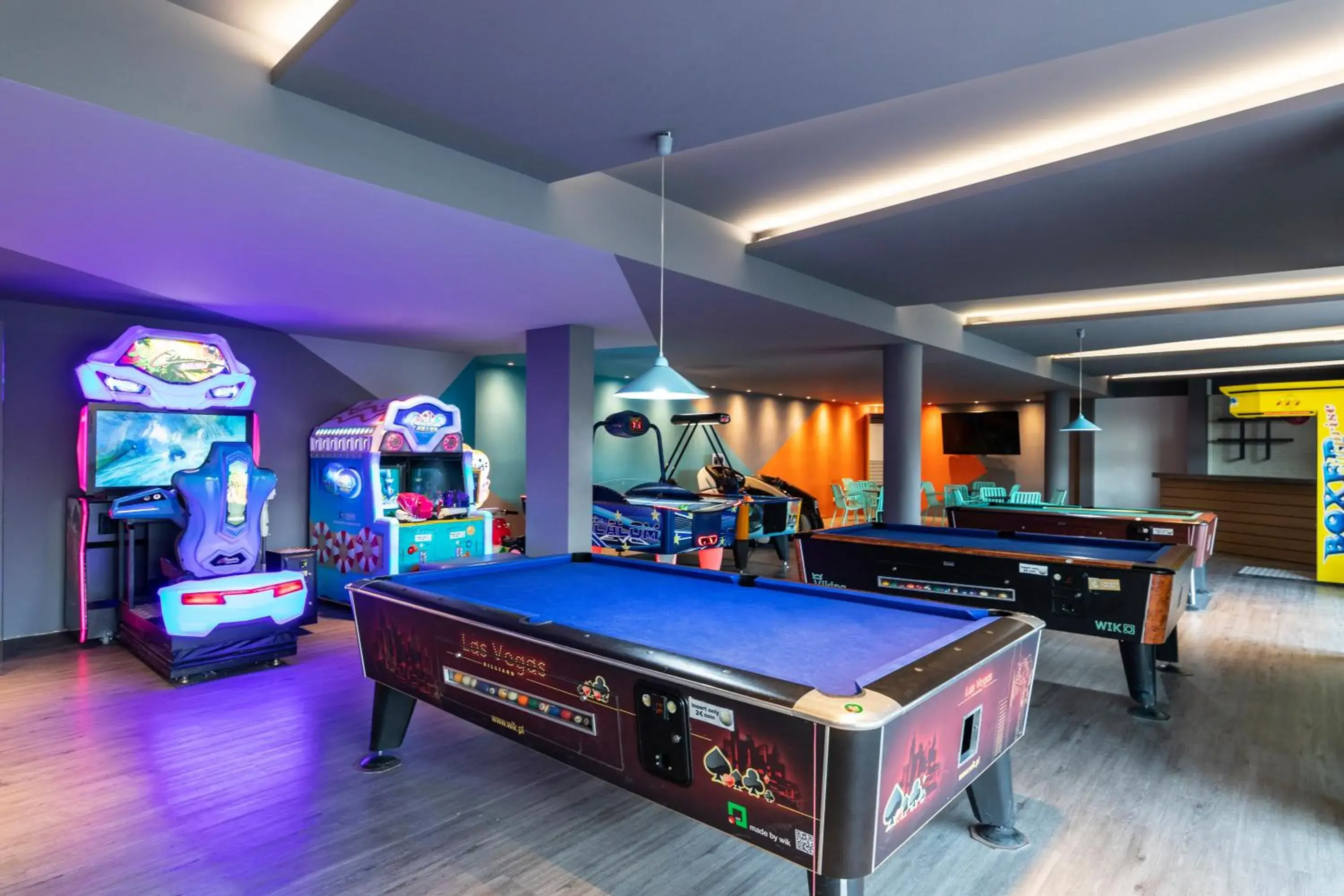 Communal lounge/ TV room, Billiards in Eden Roc Resort - All Inclusive