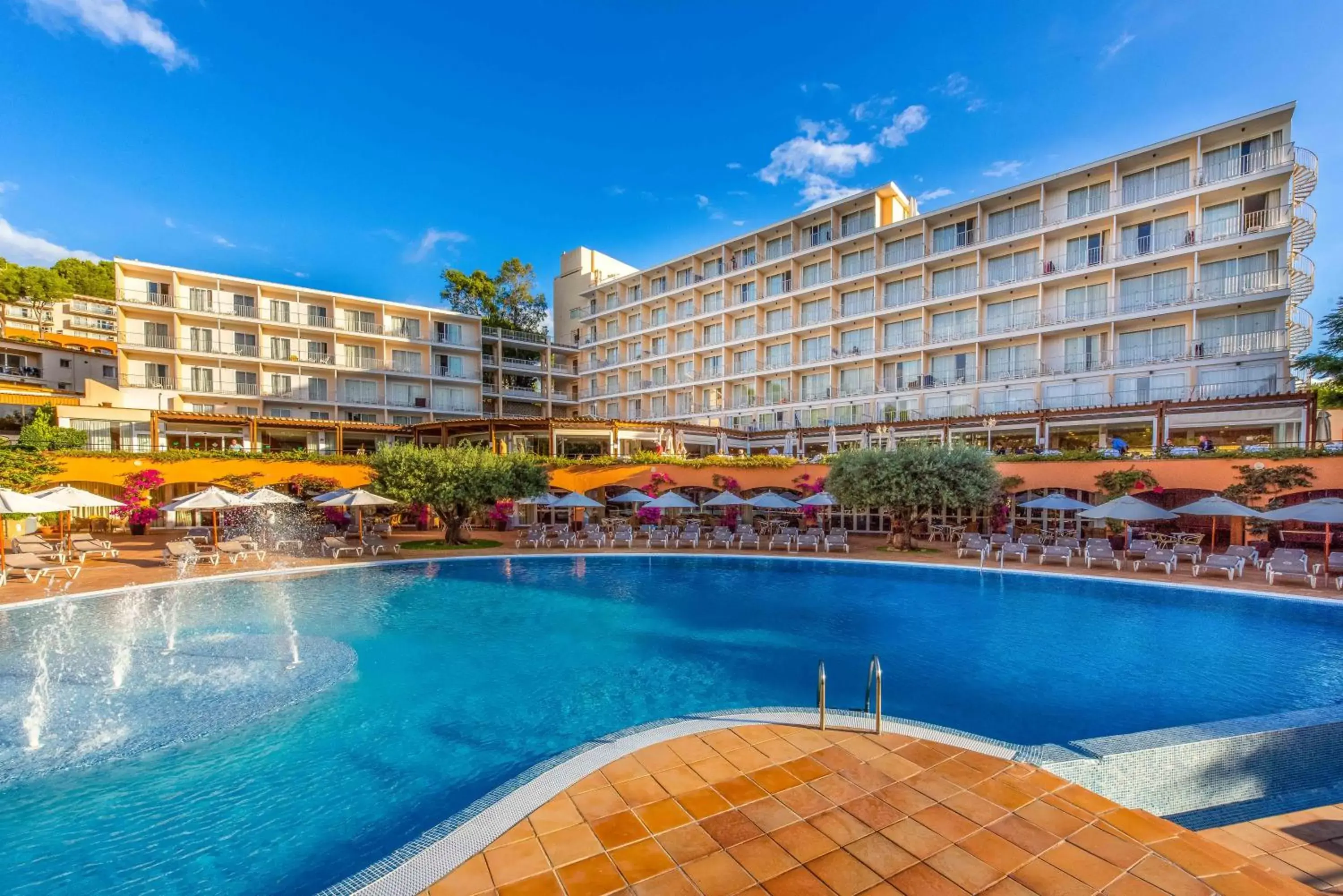 Swimming pool in Valentin Grand Park Suite Hotel Swimming pool in Valentin Grand Park Suite Hotel