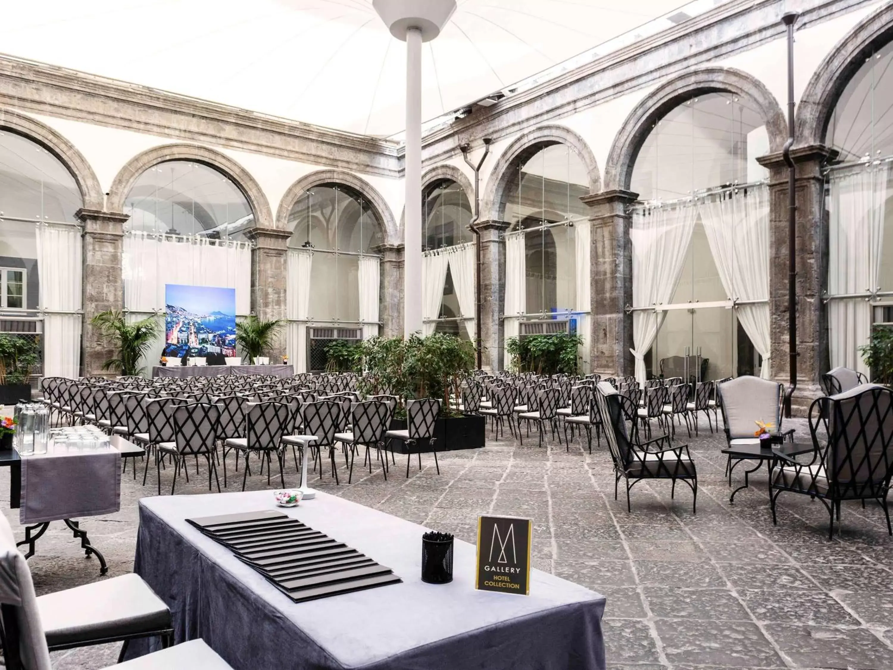 Property building, Restaurant/Places to Eat in MGallery Palazzo Caracciolo Napoli - Hotel Collection