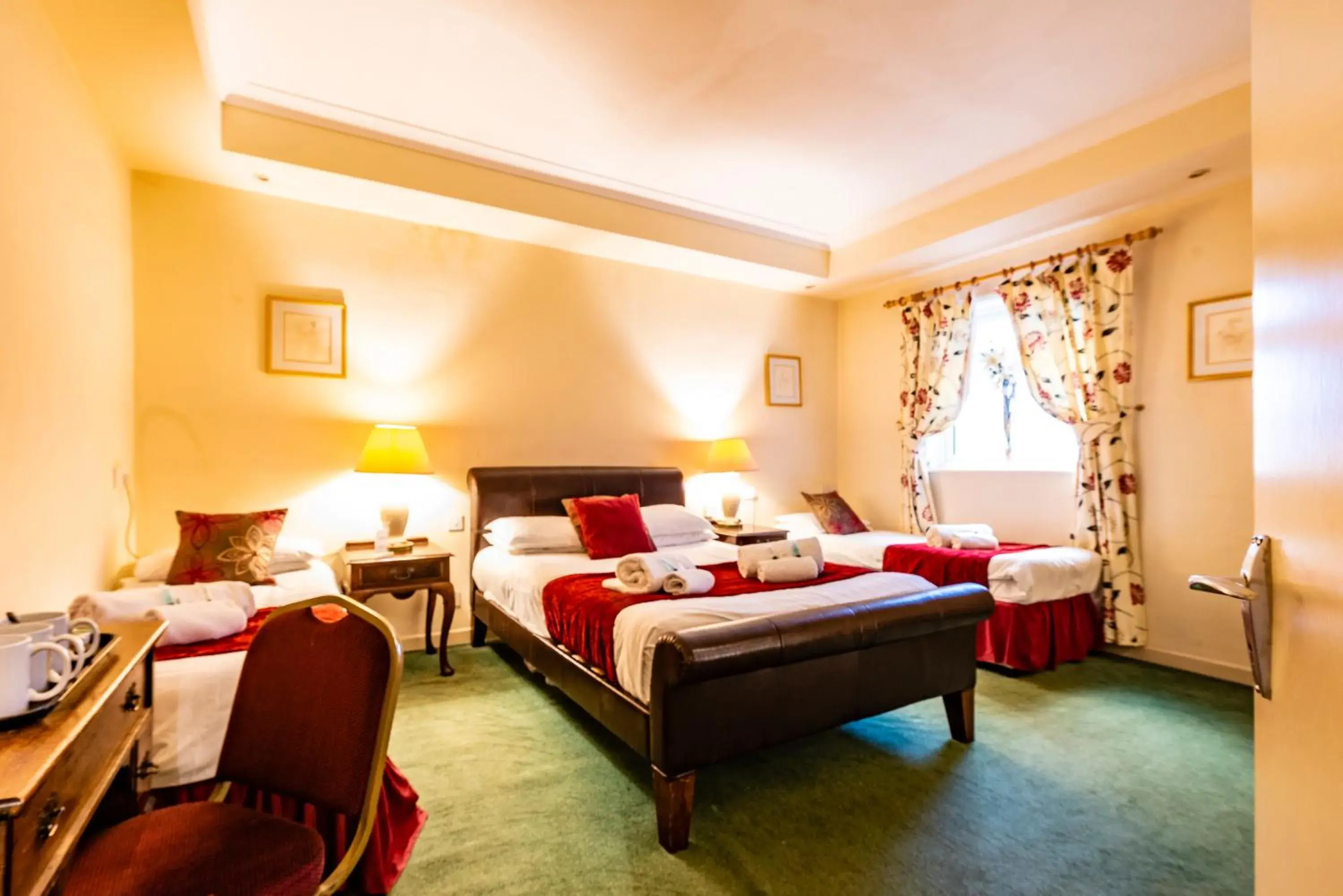 Bedroom in OYO Paddington House Hotel