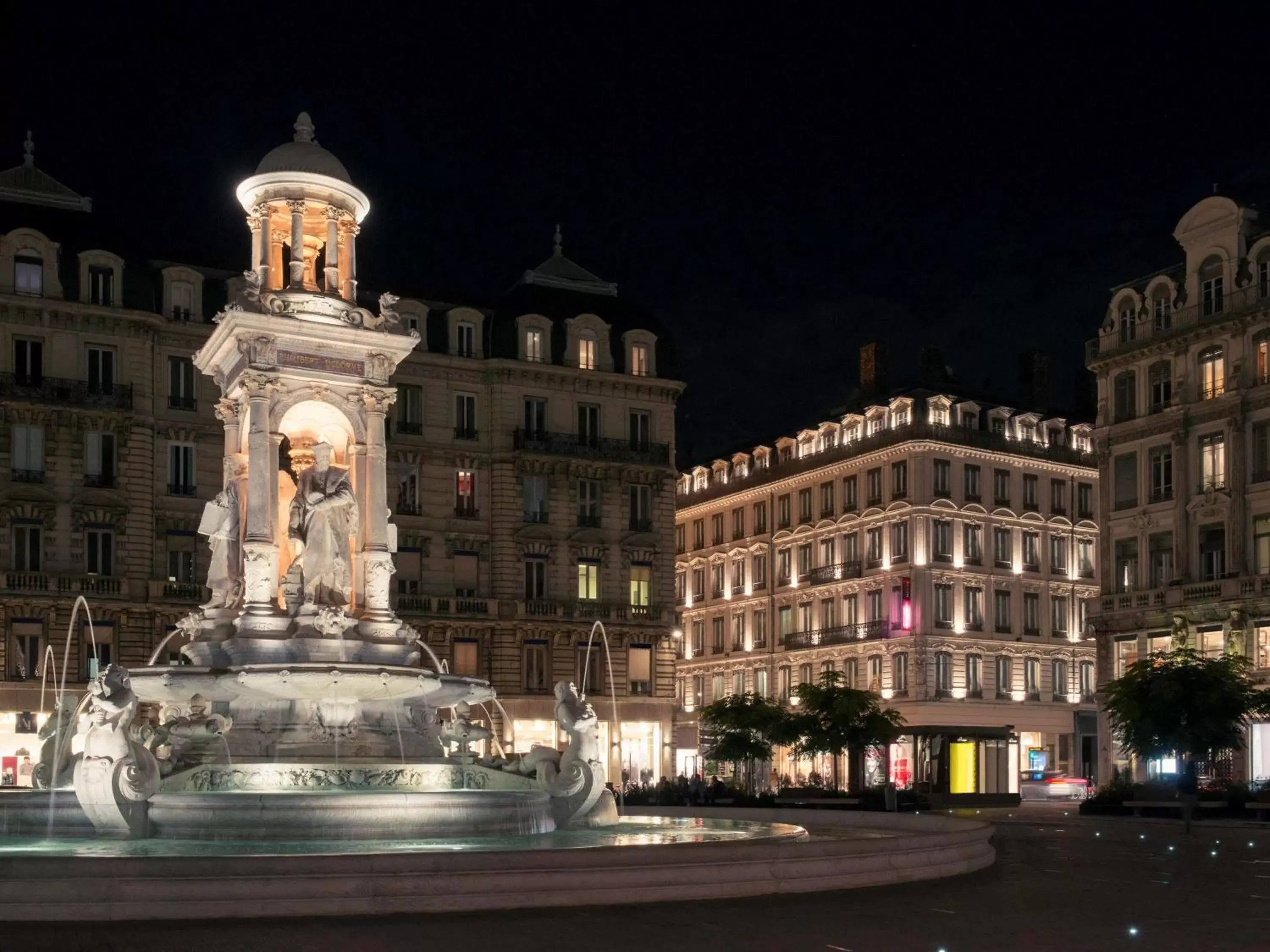 Property building in Mercure Lyon Centre Beaux-Arts