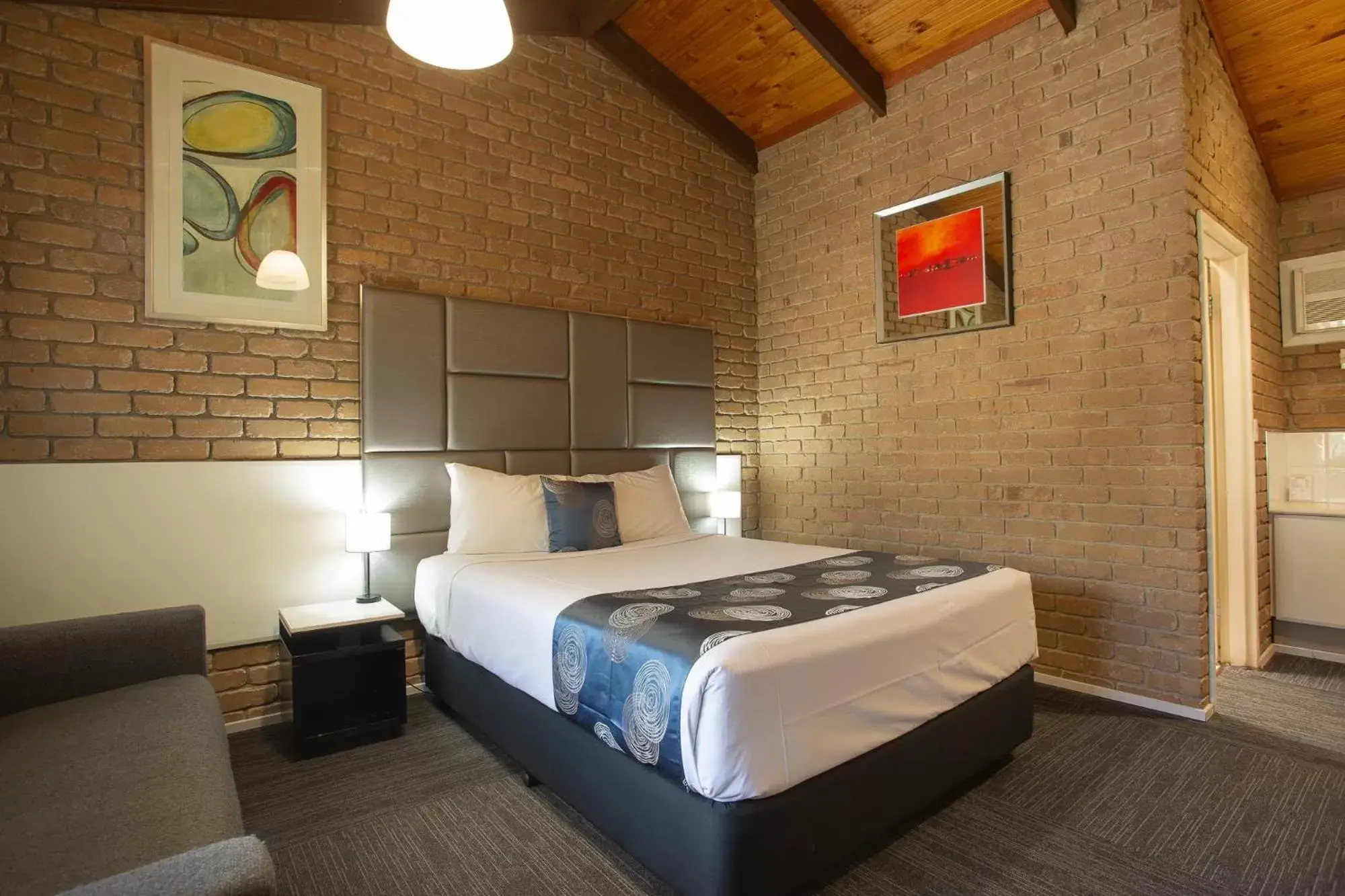 Deluxe Queen Suite - Non-Smoking in Goldfields Motel Deluxe Queen Suite - Non-Smoking in Goldfields Motel