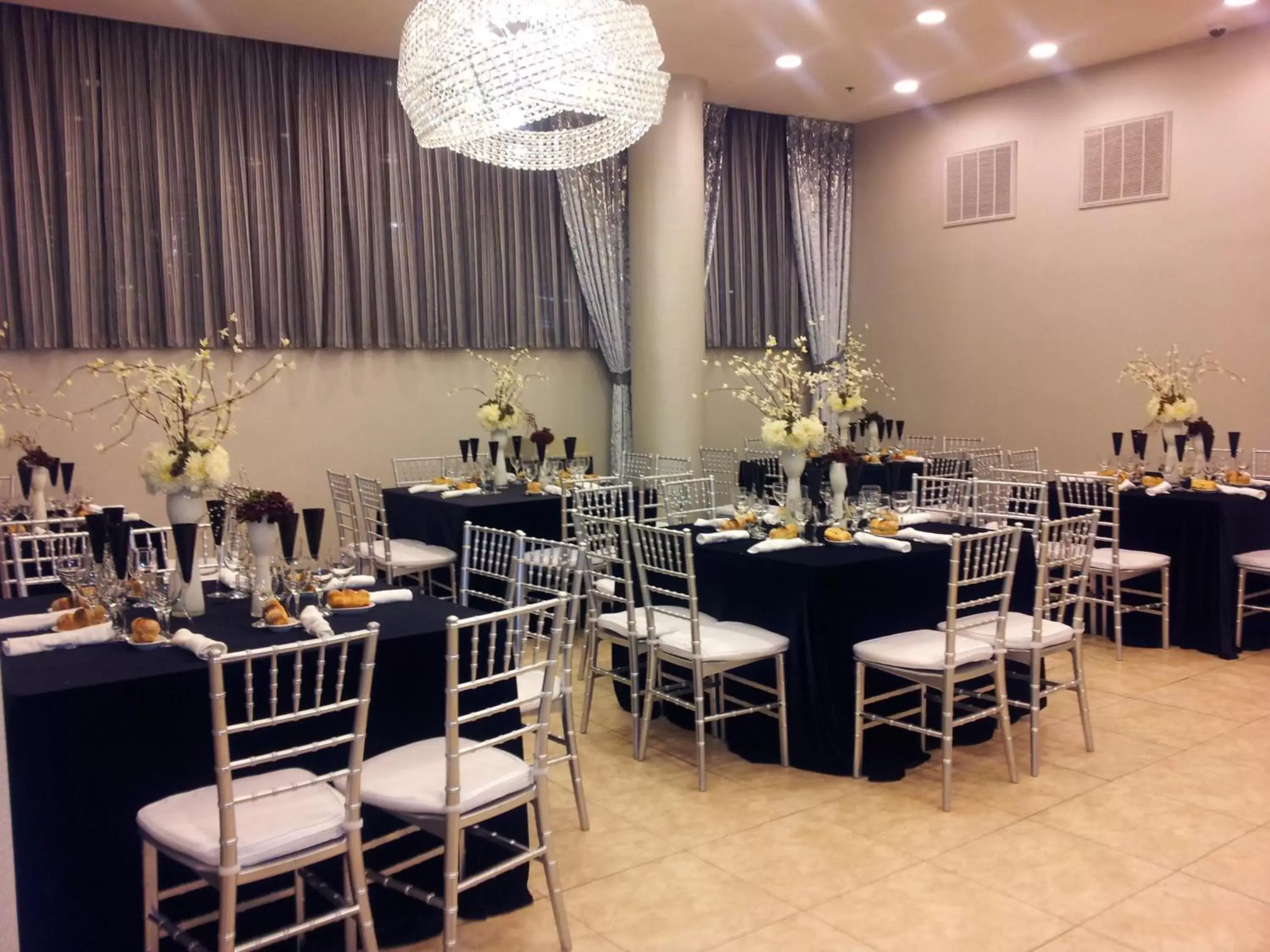 Banquet/Function facilities, Restaurant/Places to Eat in Pointe Plaza Hotel