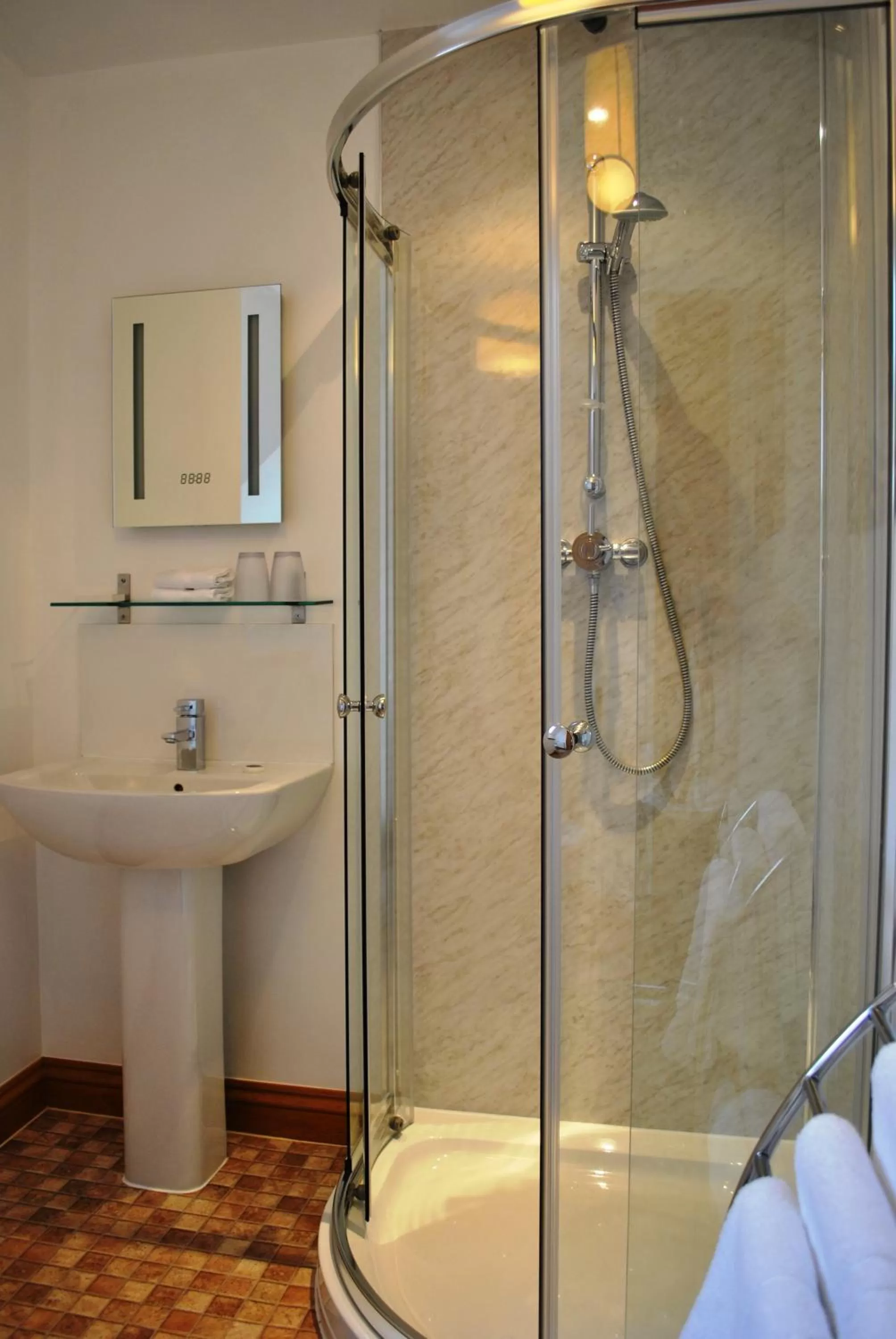 Shower in Orchard House Bed and Breakfast