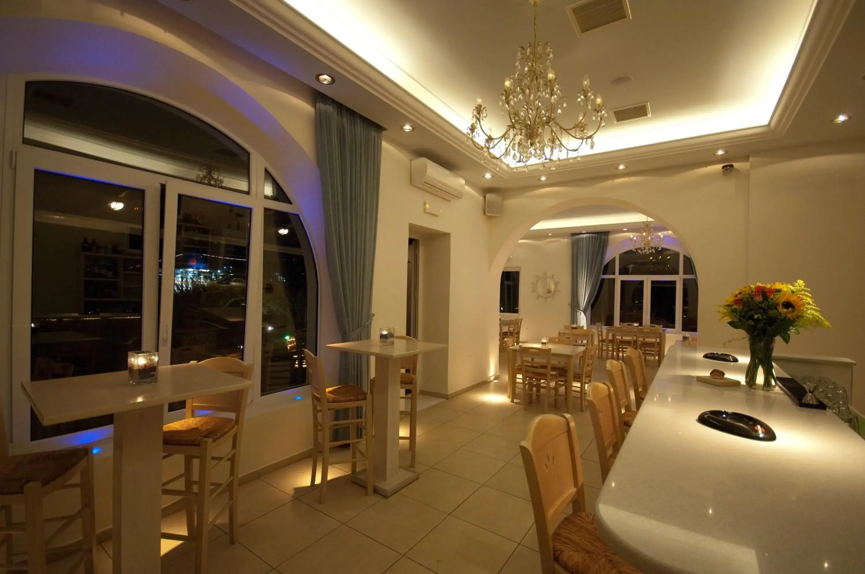 Lounge or bar, Restaurant/Places to Eat in Maki's Place Hotel