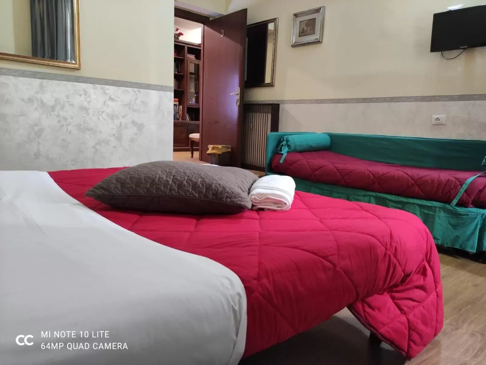 Street view, Bed in Conte House merulana guesthouse