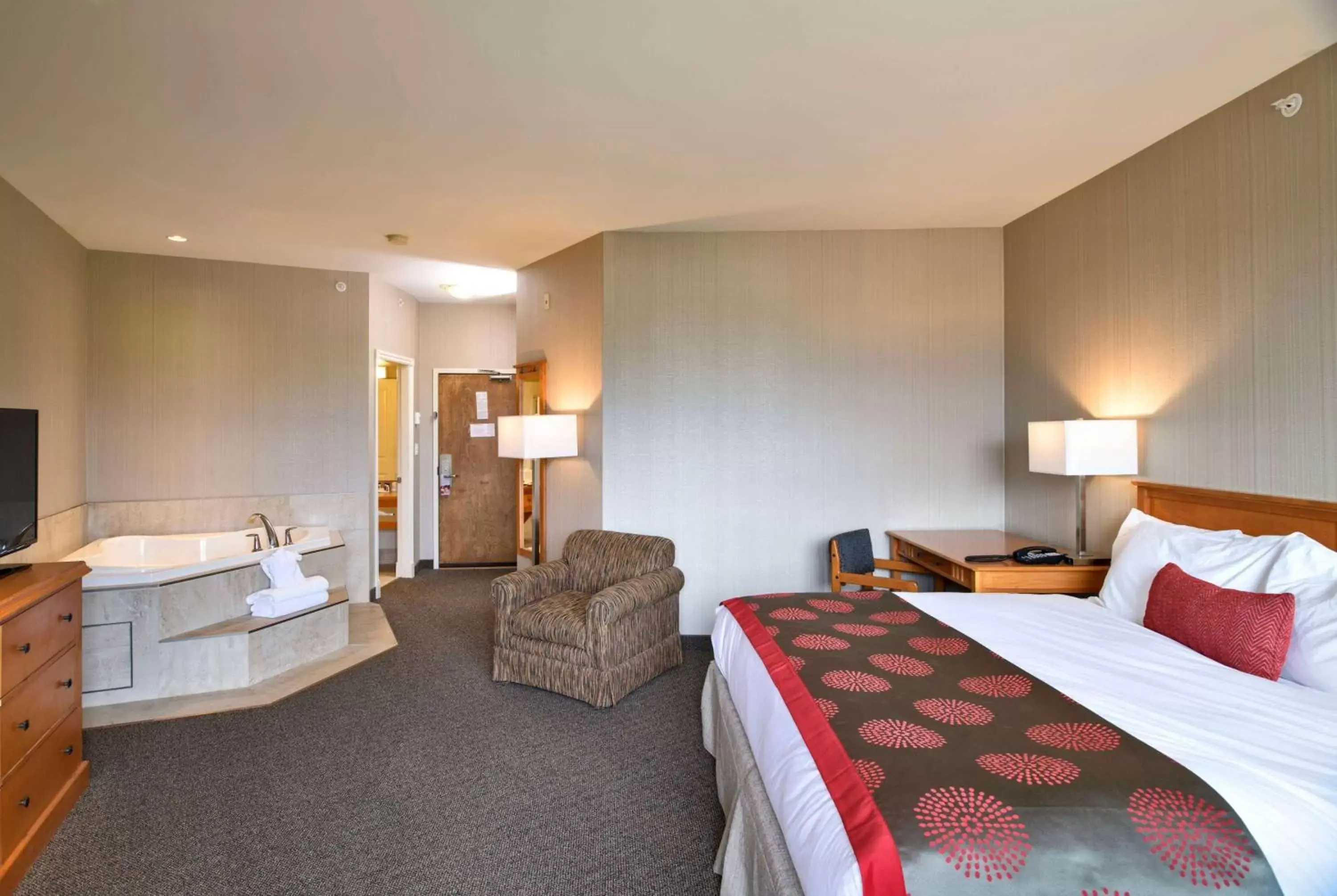 Photo of the whole room, Bed in Ramada by Wyndham Penticton Hotel & Suites