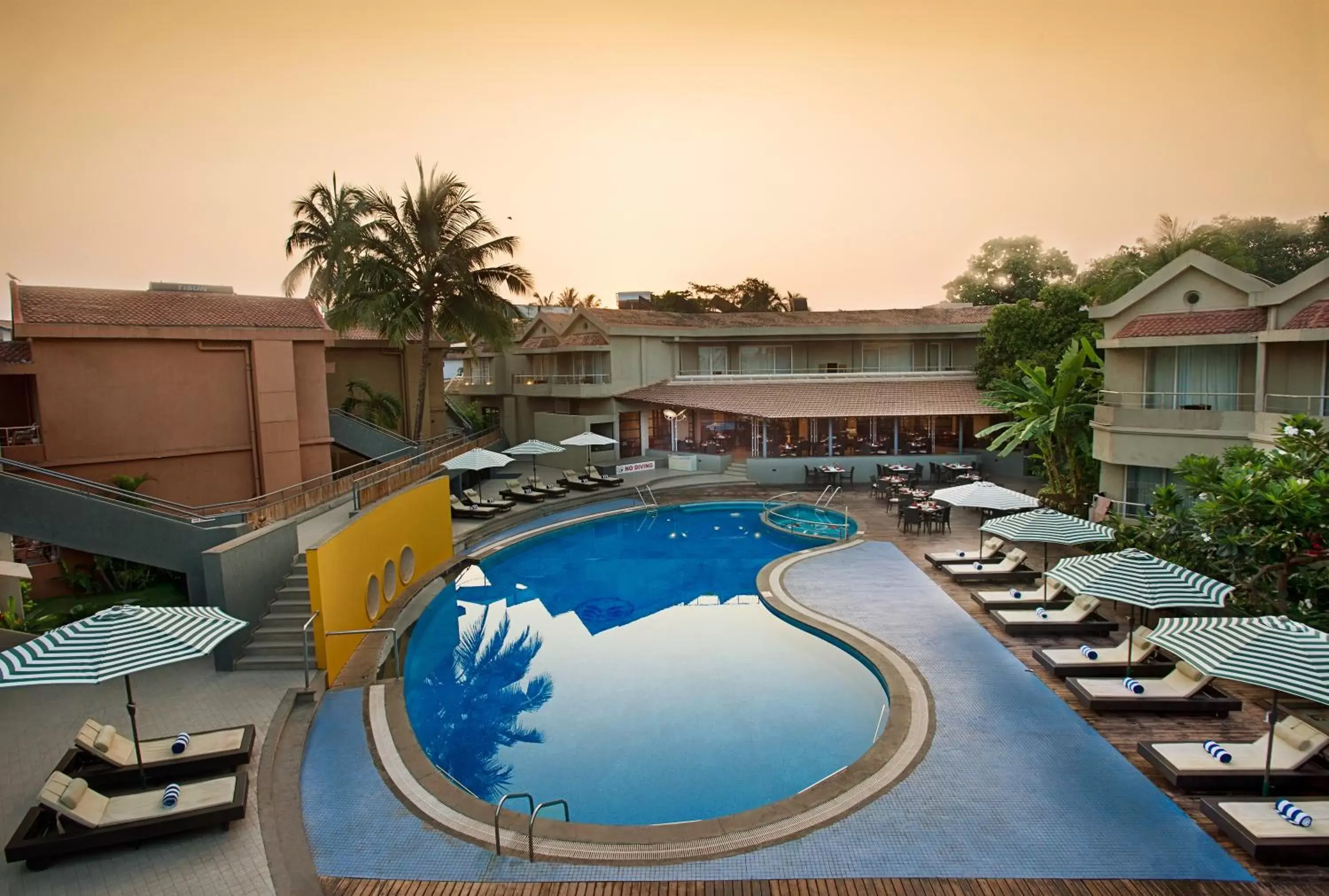 Area and facilities, Pool View in Whispering Palms Beach Resort