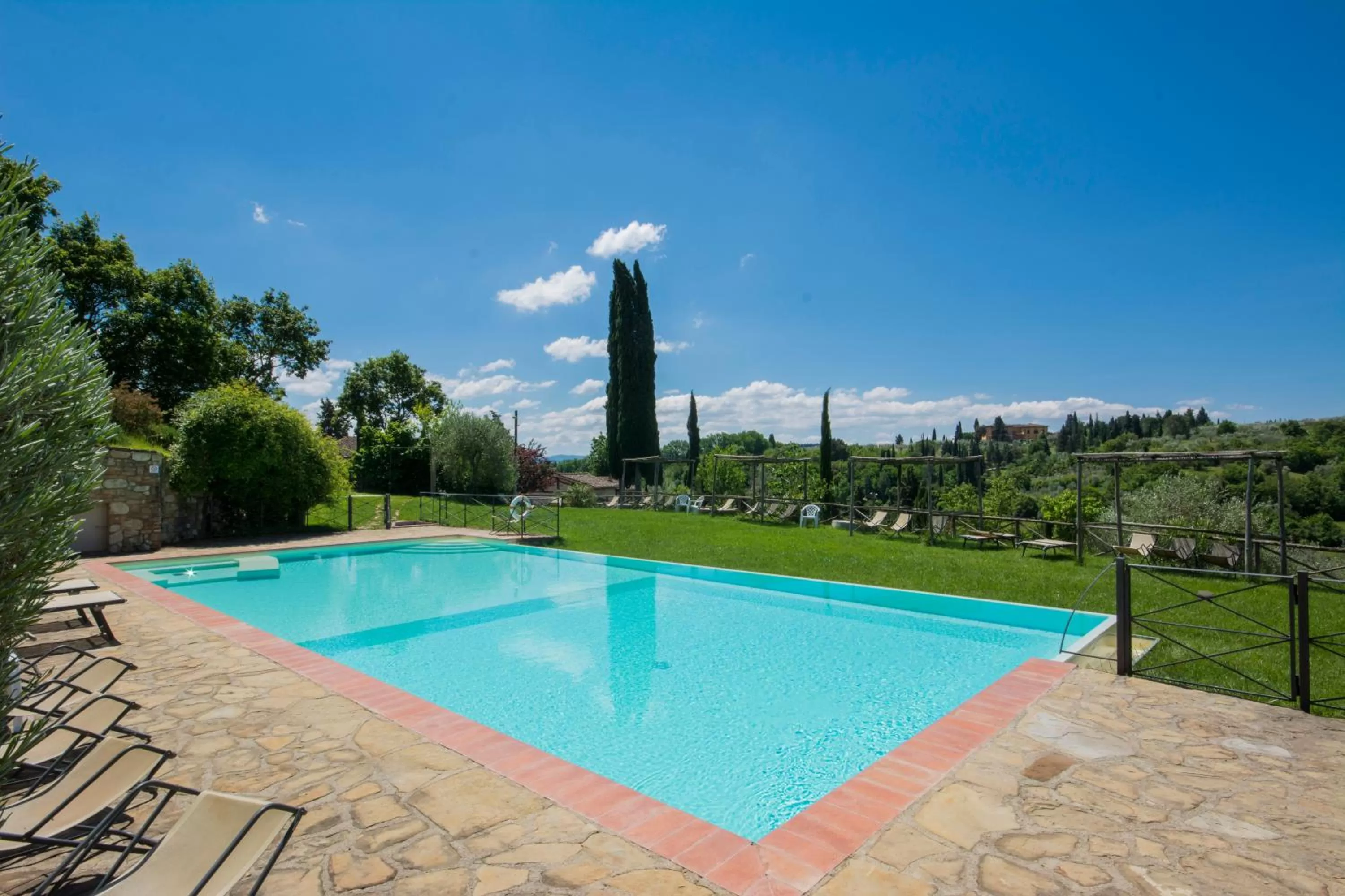 Swimming pool in Borgo Bottaia