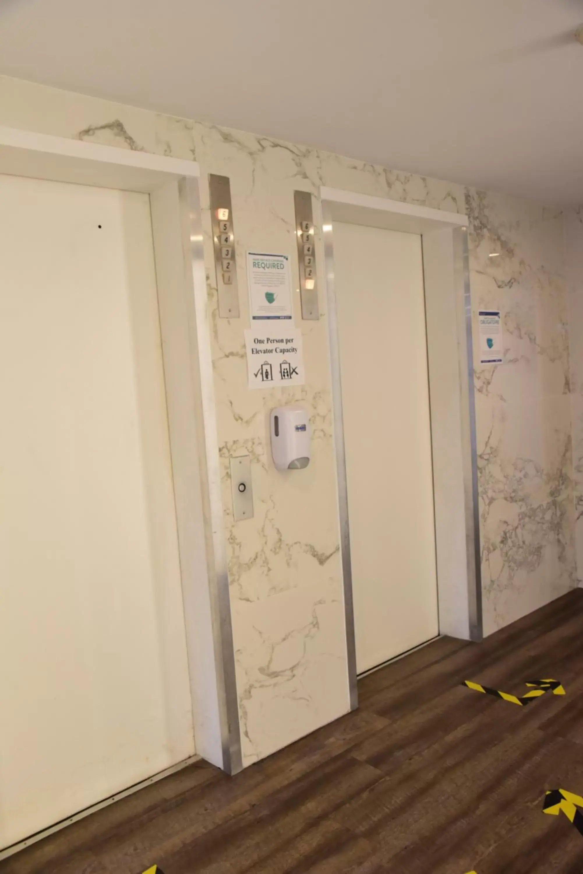 Property building in Days Inn by Wyndham Ottawa West Property building in Days Inn by Wyndham Ottawa West