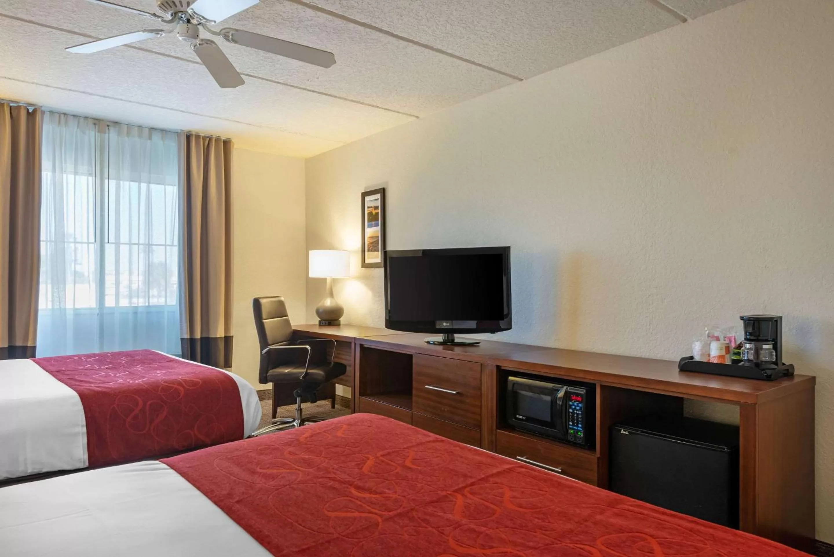 Photo of the whole room, Bed in Comfort Inn Kissimmee-Lake Buena Vista South